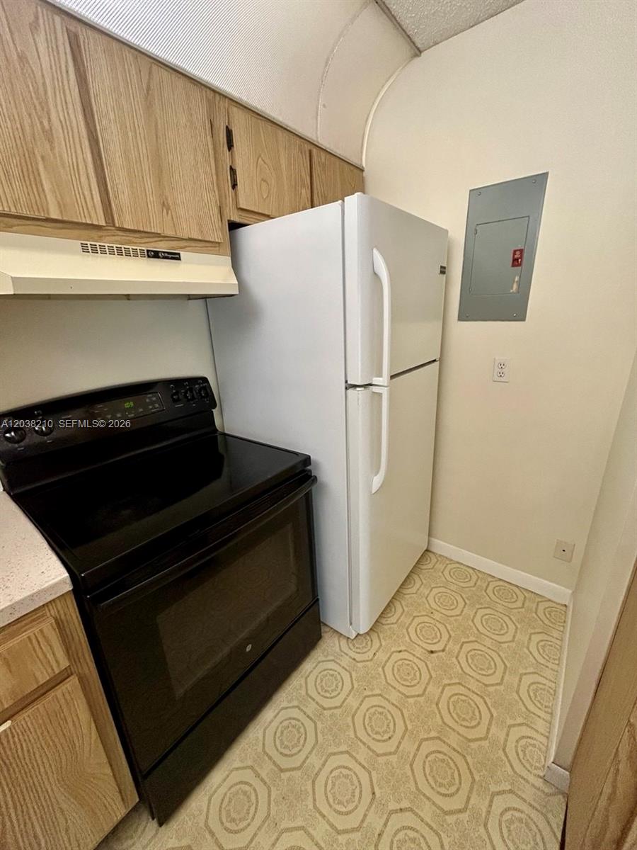 1113 Green Pine Boulevard H2 Property Photo 7