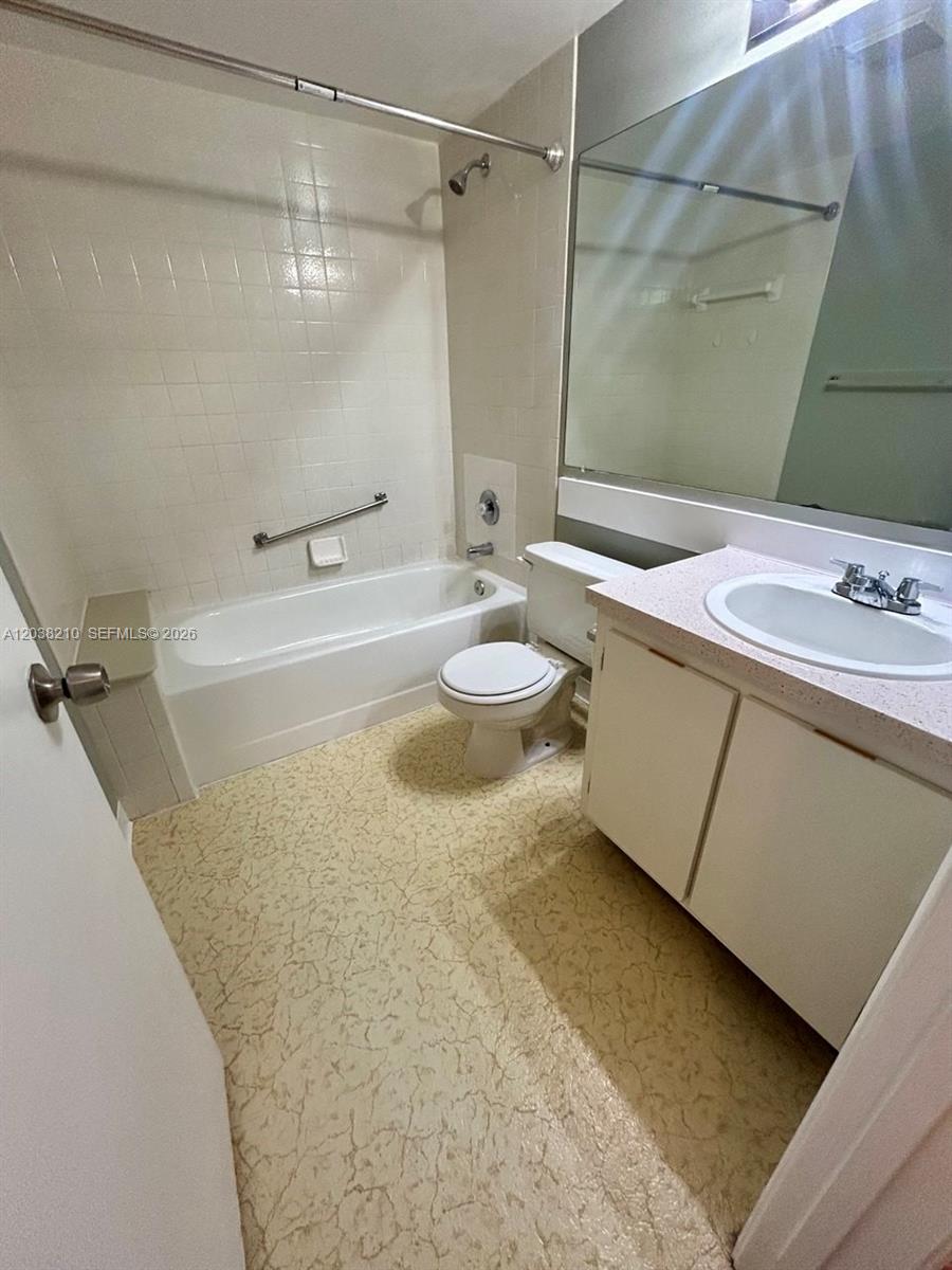 1113 Green Pine Boulevard H2 Property Photo 12