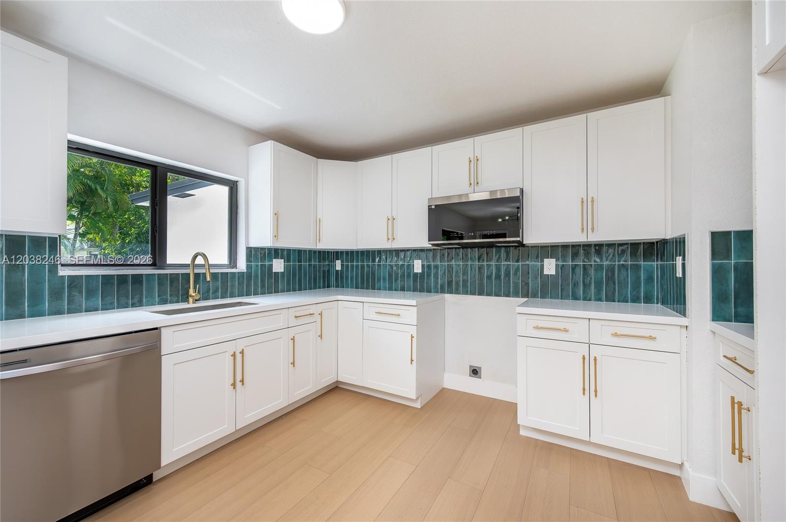 A12038246 Property Photo 16