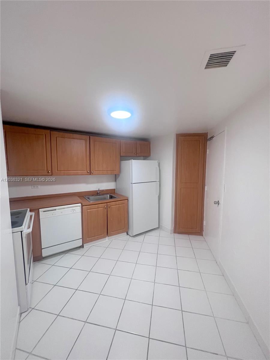 801 Brickell Bay Drive 364 Property Photo 9