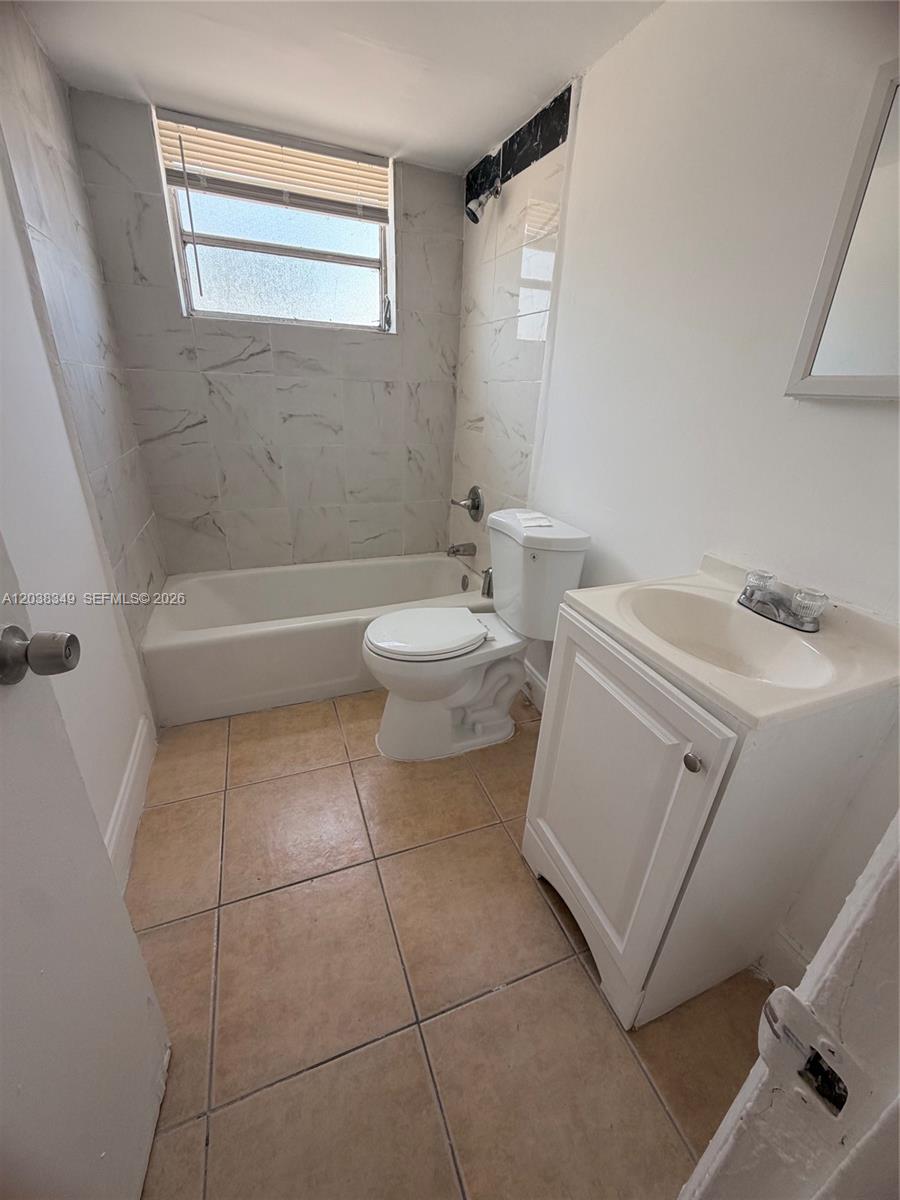 8450 Ne Miami Court 4 Property Photo 2