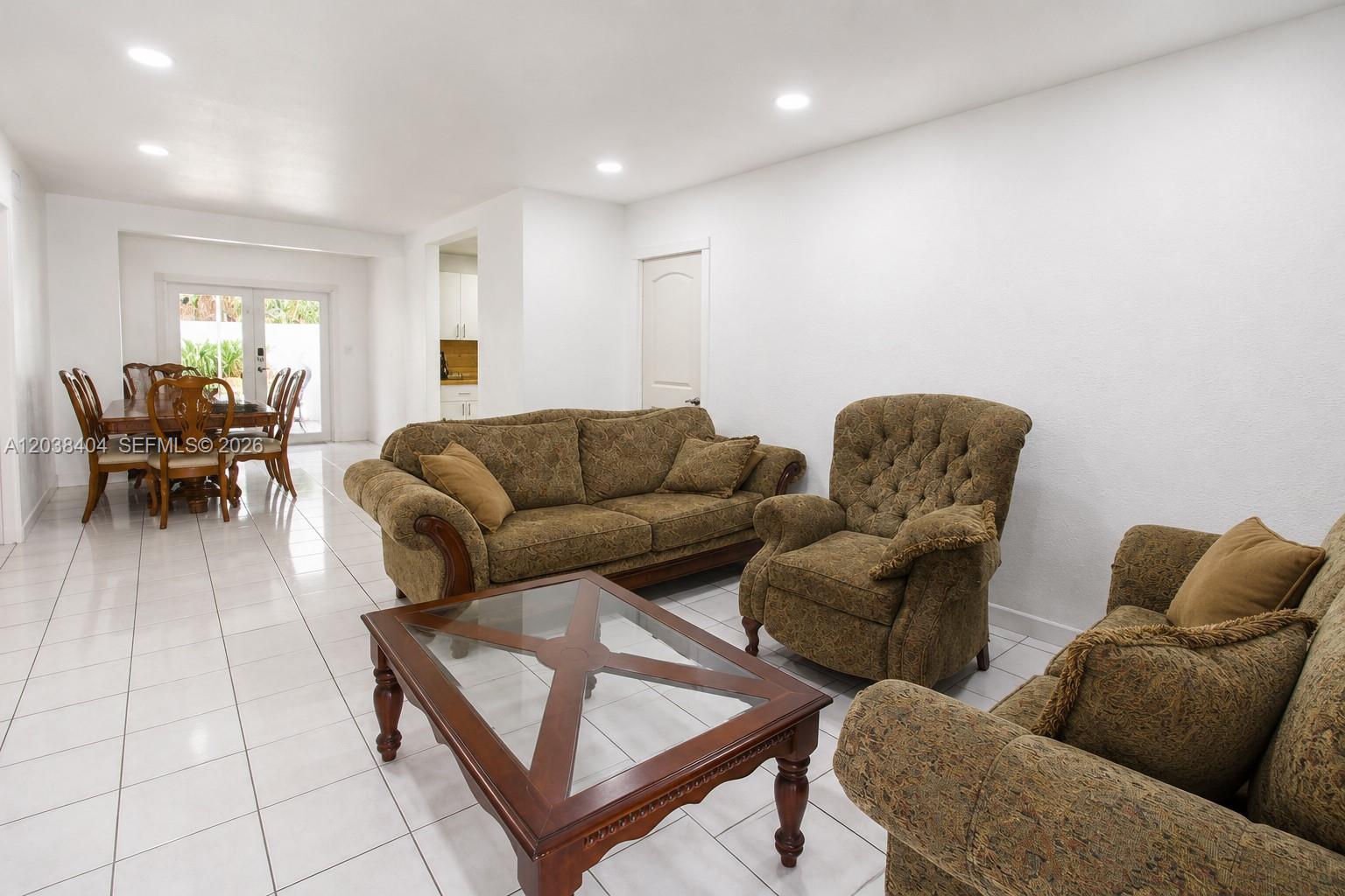 572 E 38th Street Property Photo 8