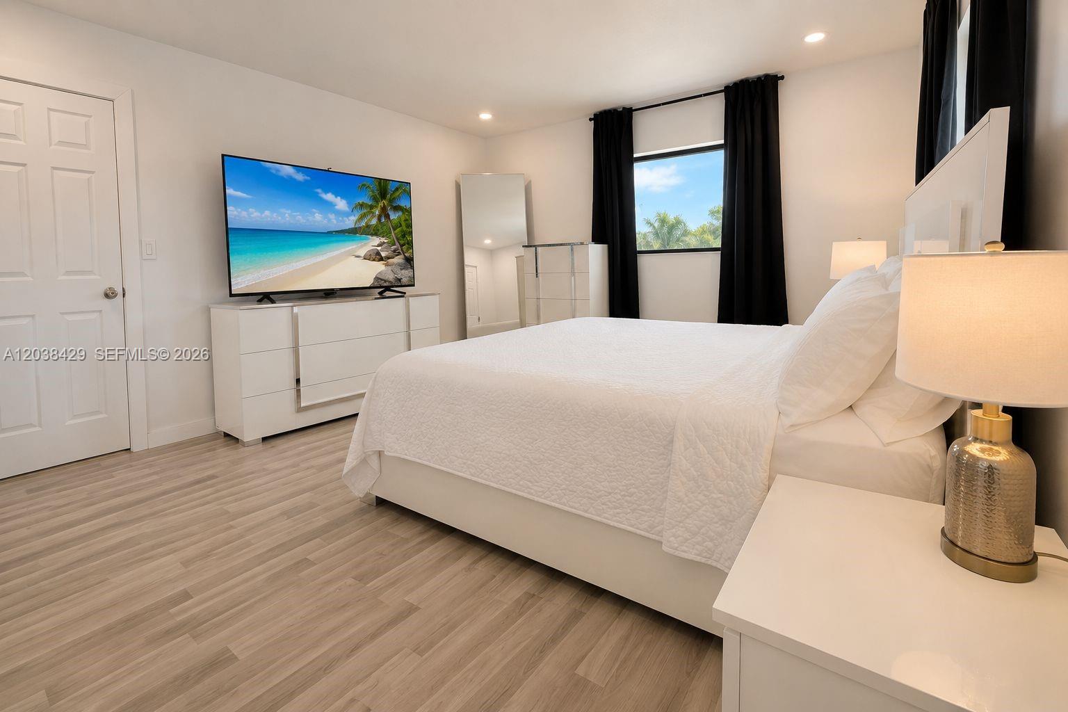 A12038429 Property Photo 32