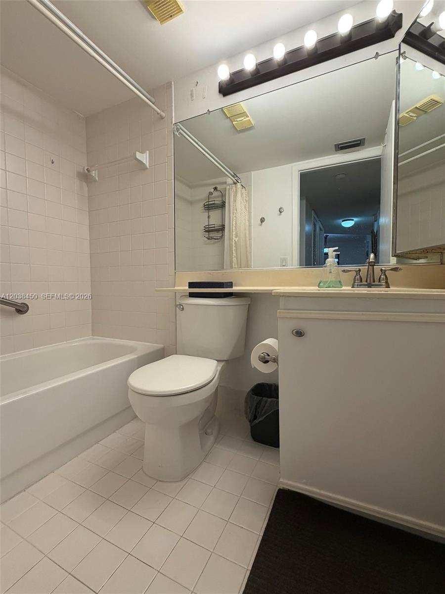 4960 E Sabal Palm Boulevard 308 Property Photo 7