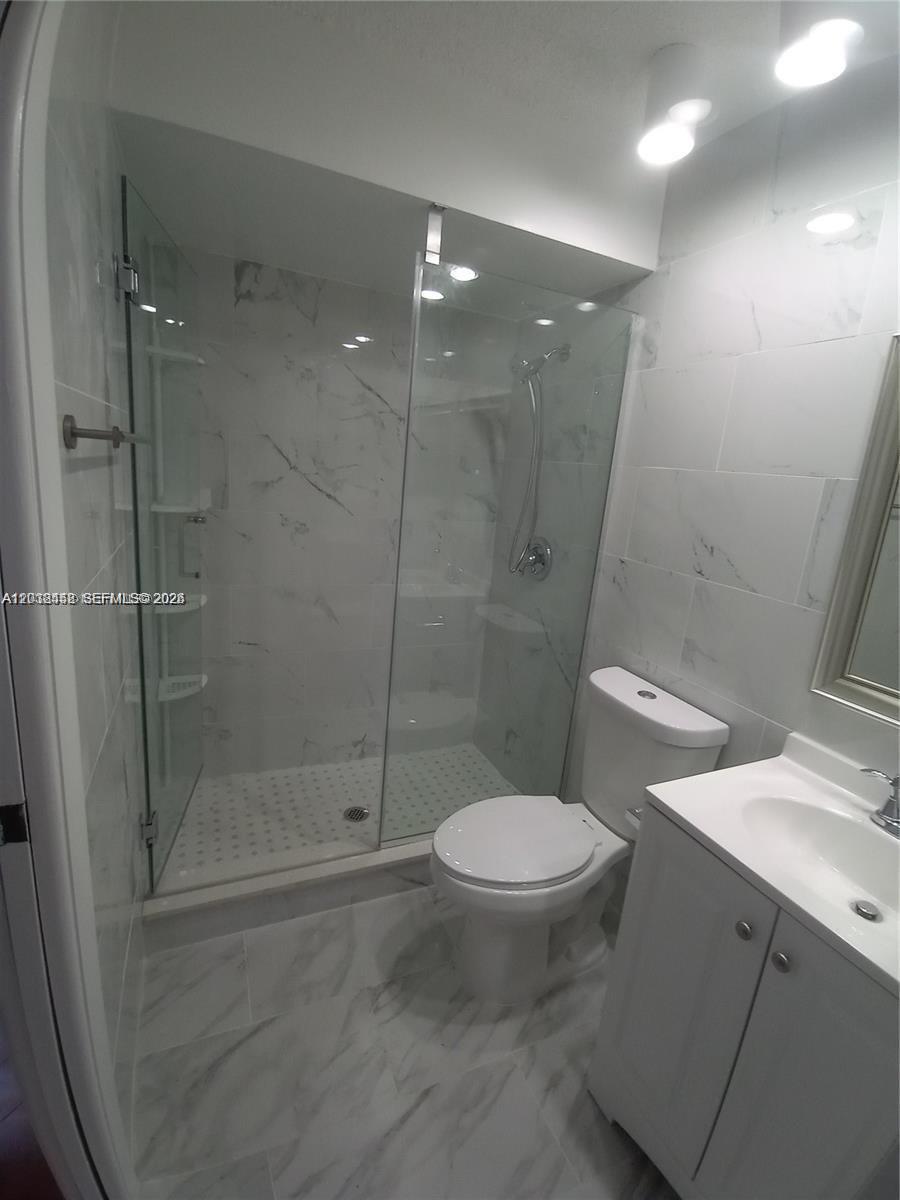 6533 Nw 170th Lane Property Photo 12