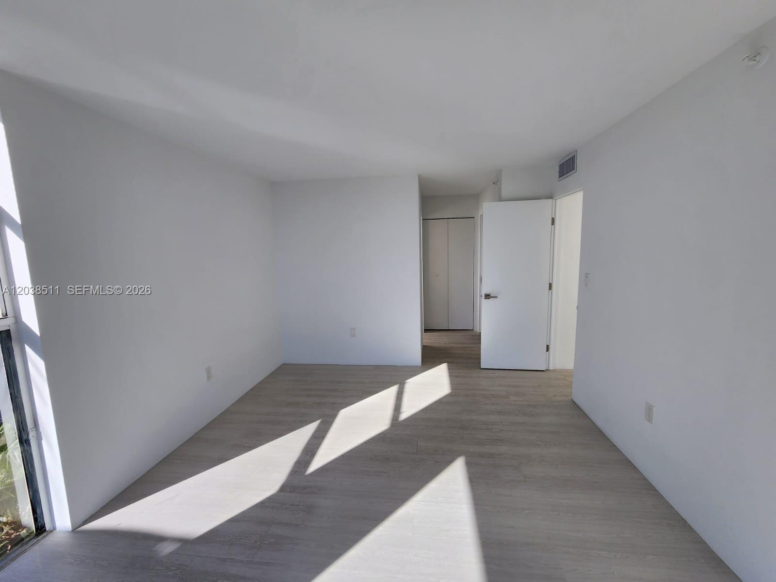 1700 N River Drive 606 Property Photo 19