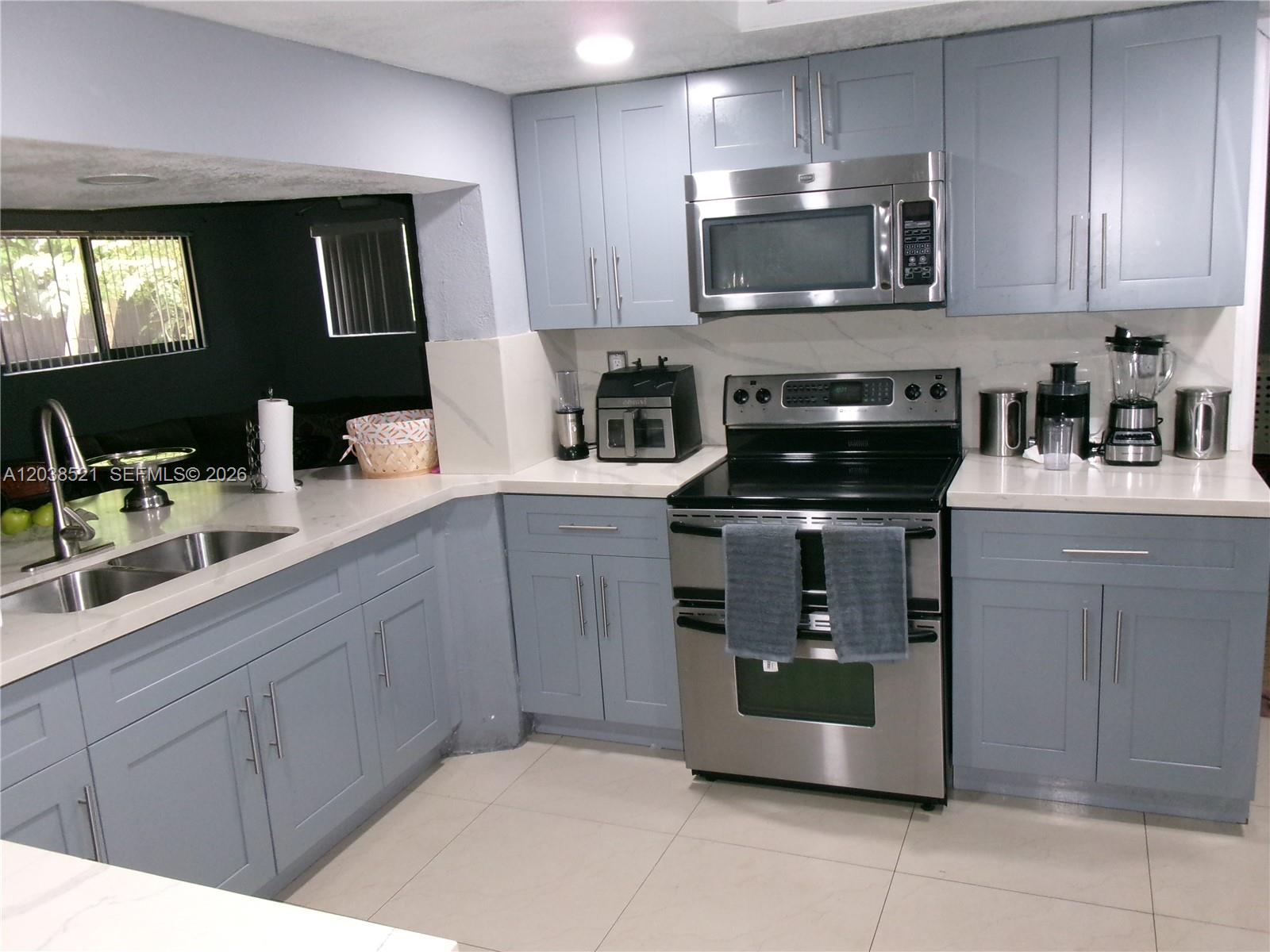 A12038521 Property Photo 11