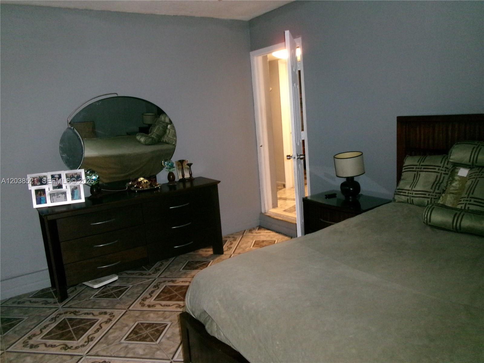 A12038521 Property Photo 18