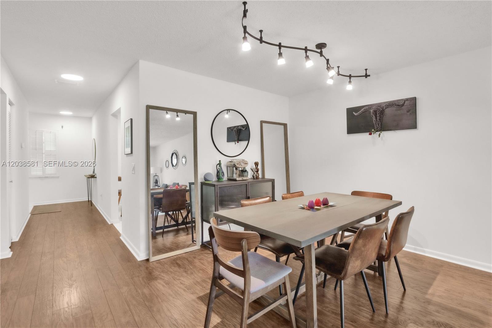 21650 Juego Circle 24h Property Photo 4