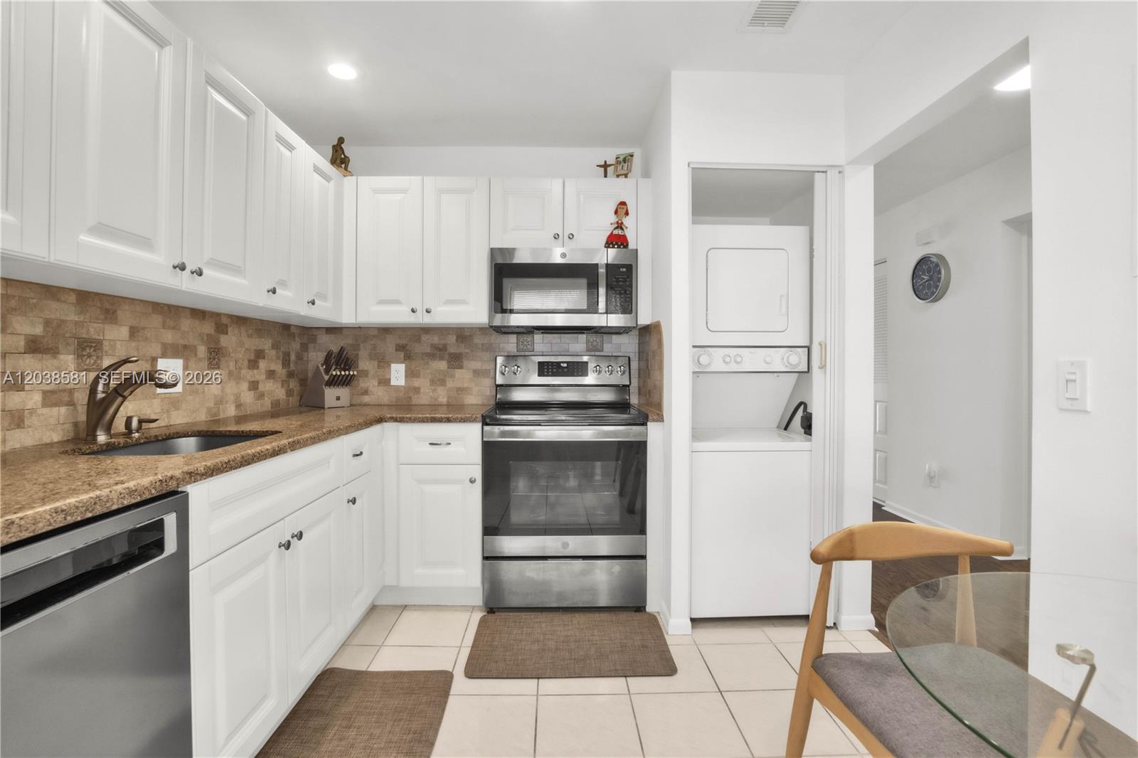 21650 Juego Circle 24h Property Photo 10