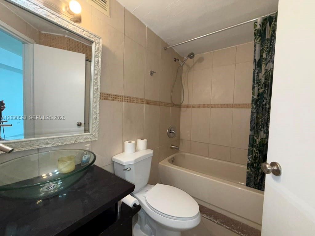 801 Brickell Bay Drive 765 Property Photo 6