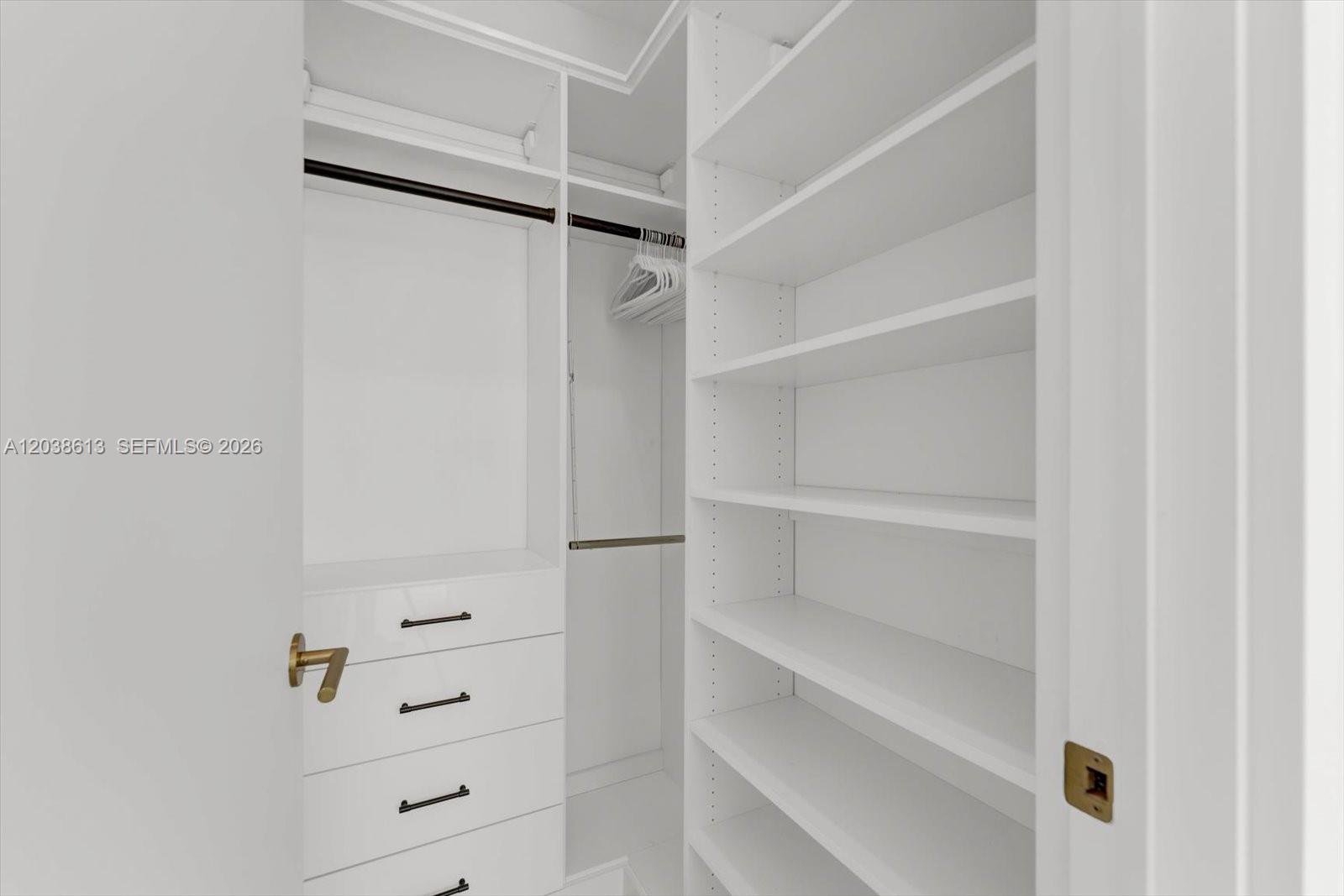 2655 S Bayshore Drive 1606 Property Photo 23
