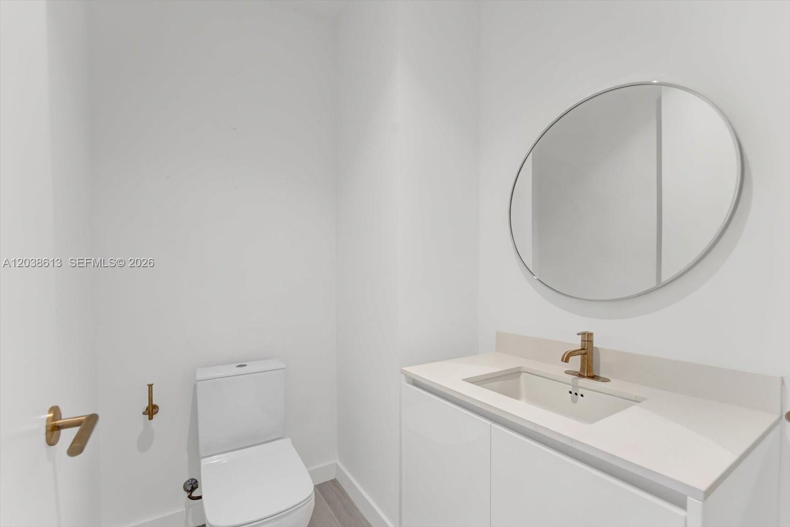 2655 S Bayshore Drive 1606 Property Photo 24
