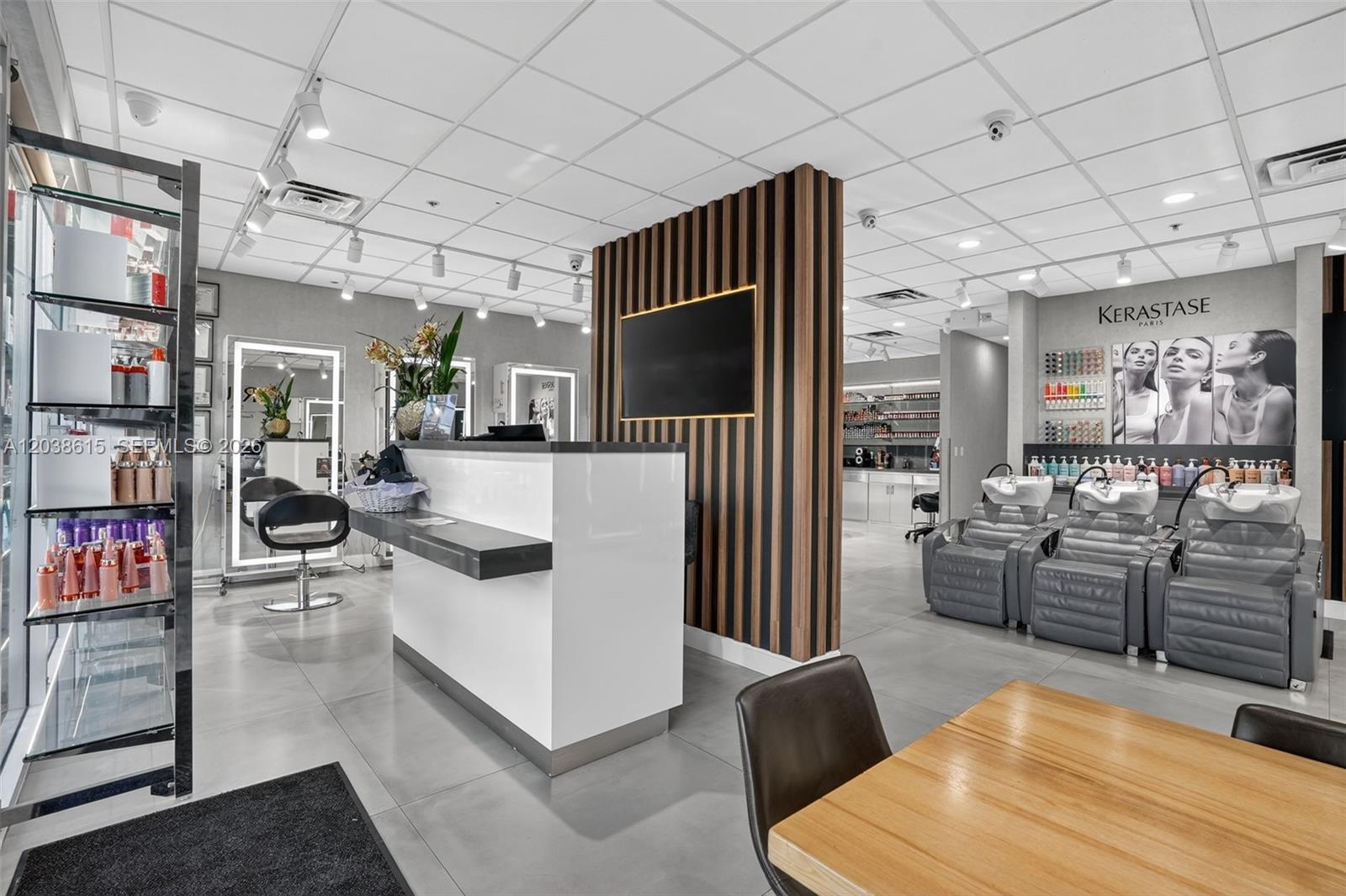 Second Generation Second Generation Beauty Salon For Lease In Hi Property Photo 1