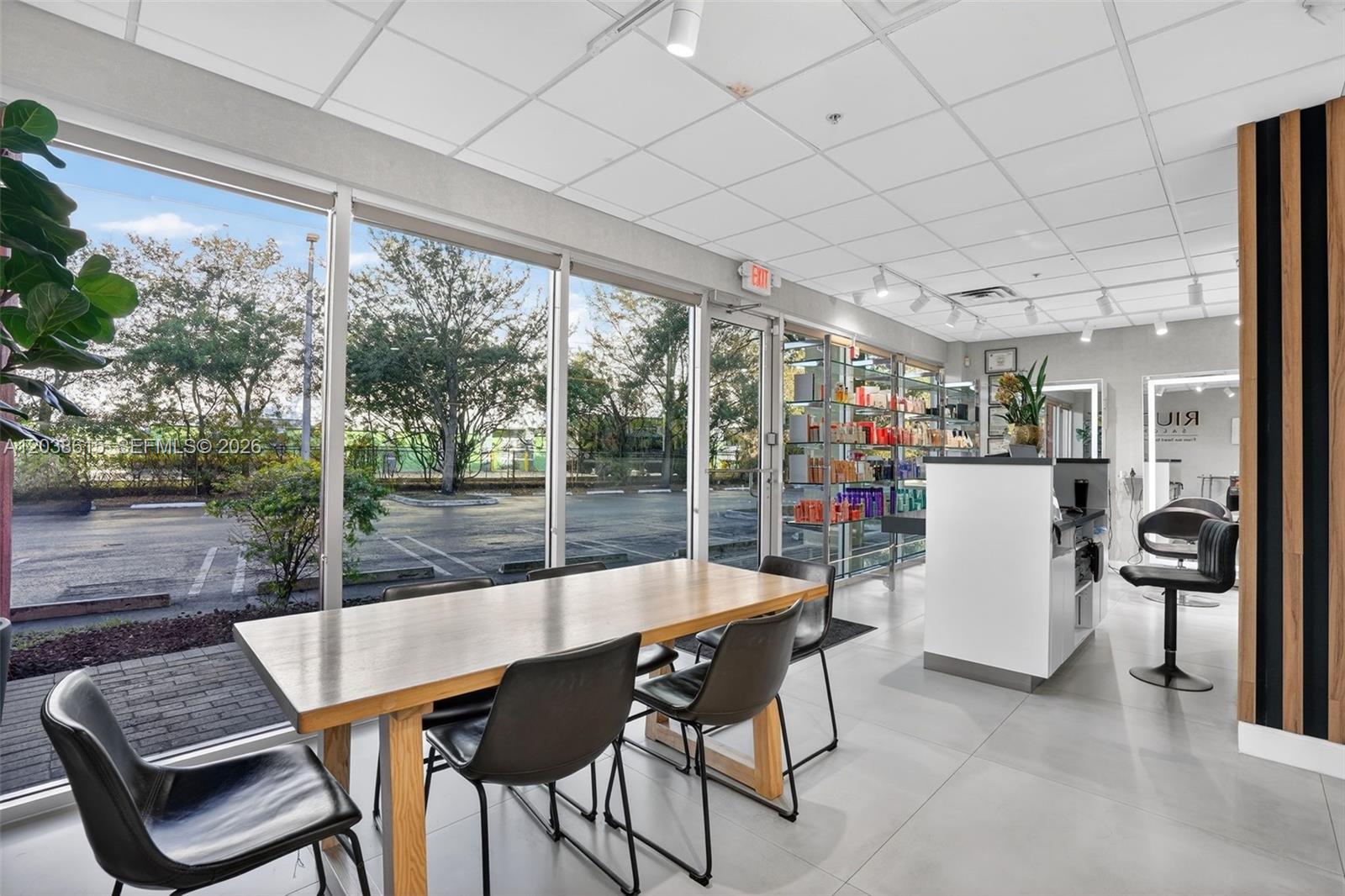 Second Generation Second Generation Beauty Salon For Lease In Hi Property Photo 3