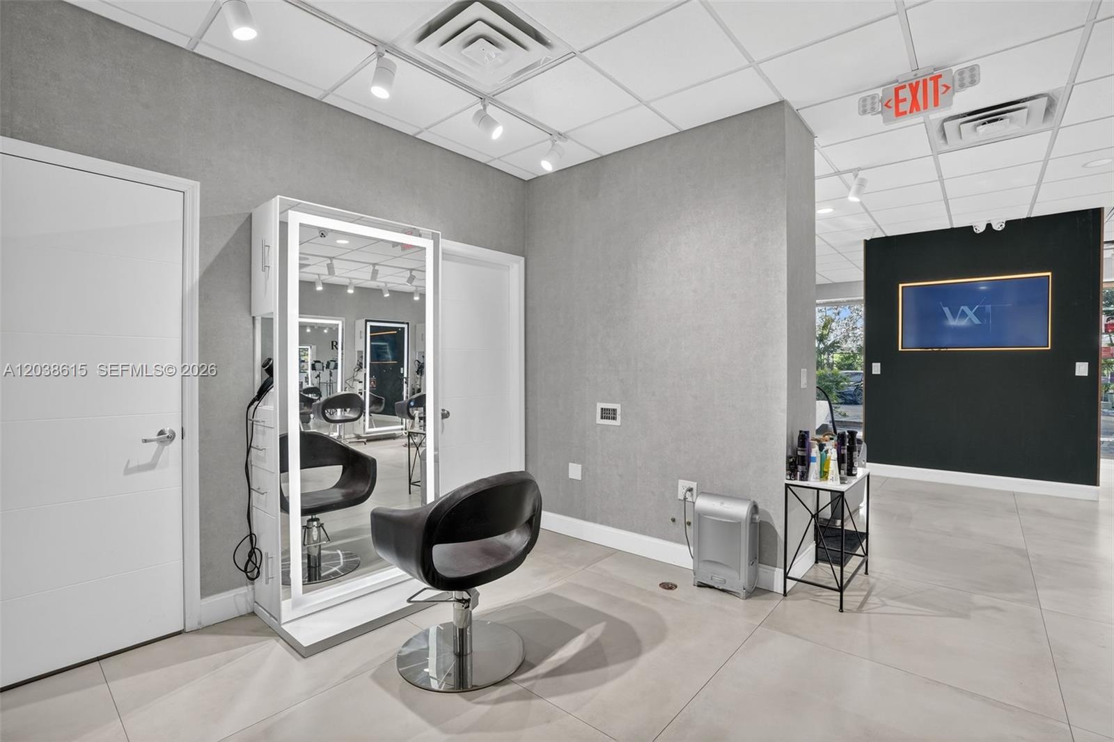 Second Generation Second Generation Beauty Salon For Lease In Hi Property Photo 9