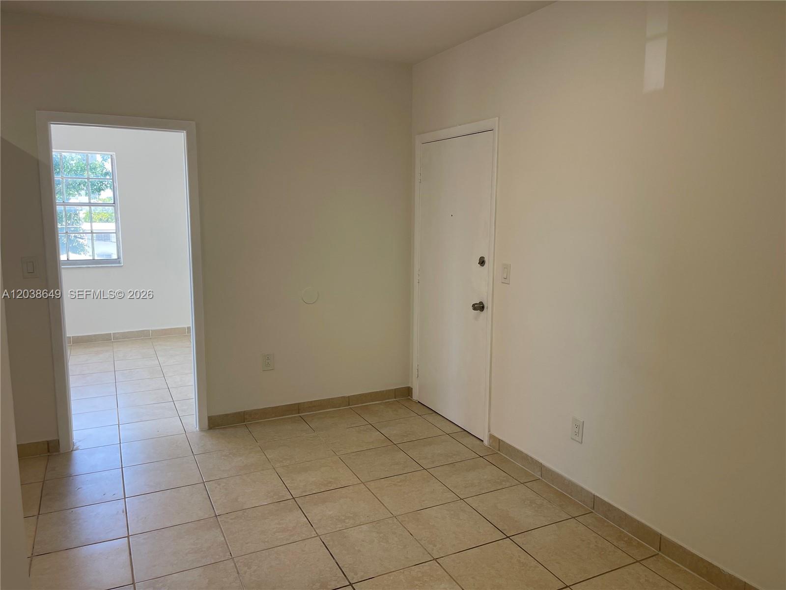 1043 Nw 2nd Street 14 Property Photo 4