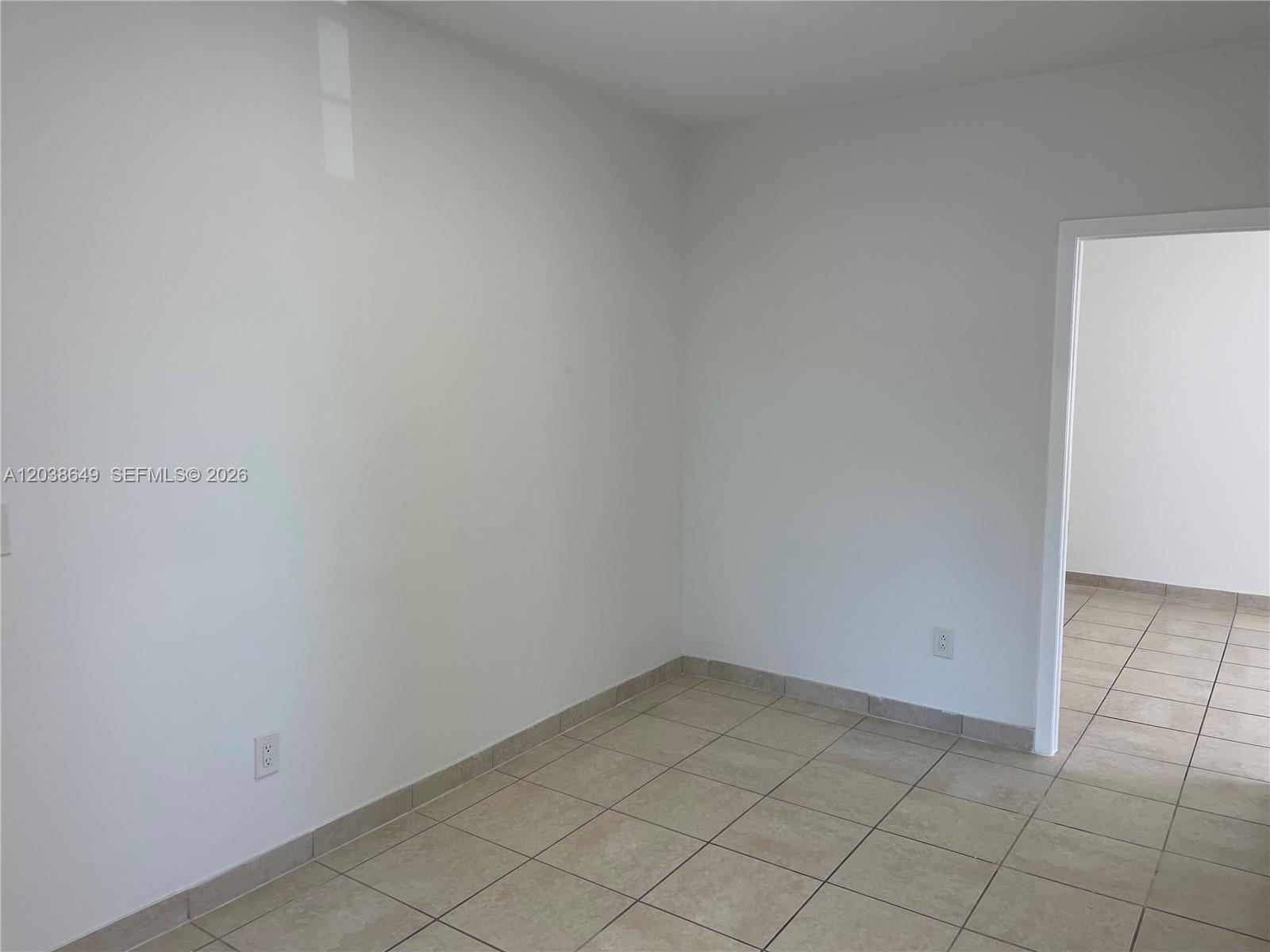 1043 Nw 2nd Street 14 Property Photo 5