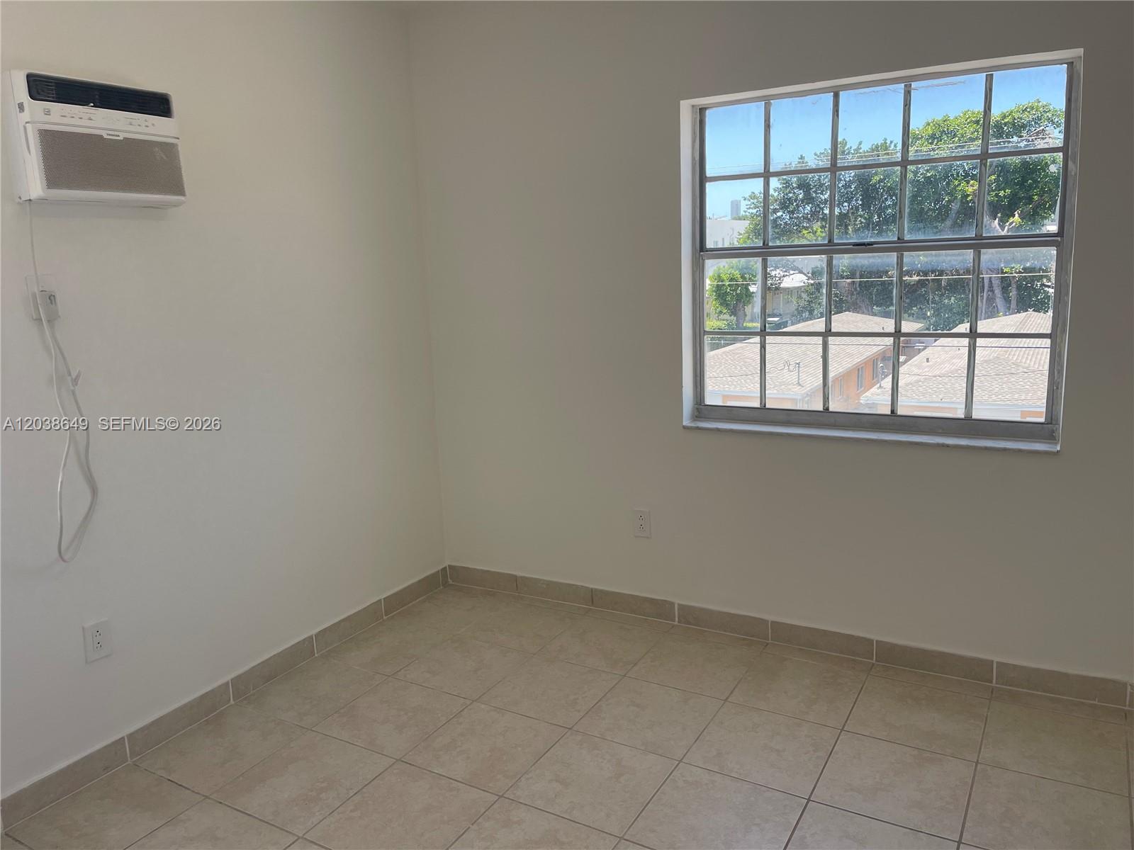 1043 Nw 2nd Street 14 Property Photo 6