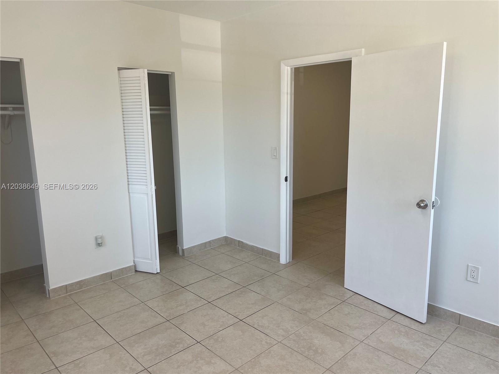 1043 Nw 2nd Street 14 Property Photo 8