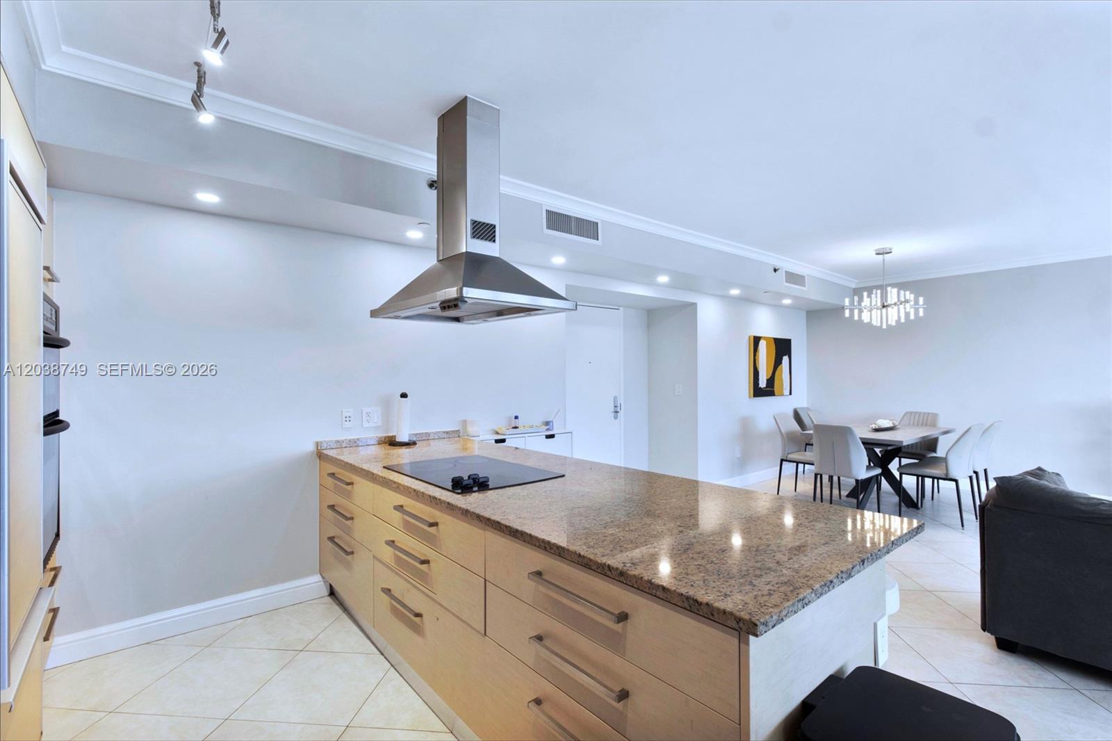1850 S Ocean Drive 405 Property Photo 2