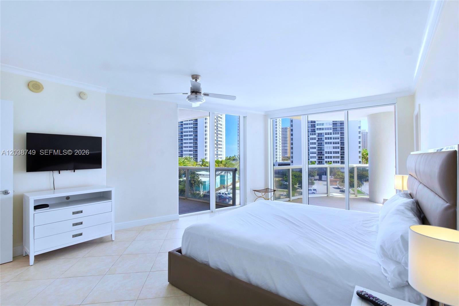 1850 S Ocean Drive 405 Property Photo 5