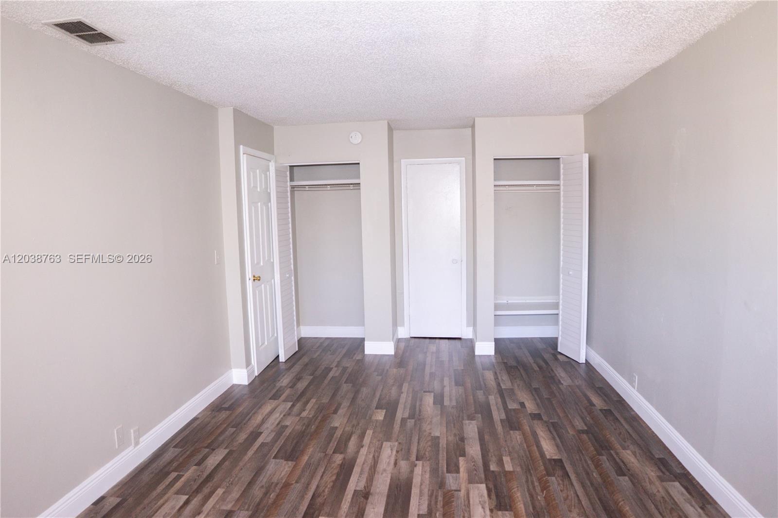 4240 Woodside Drive 4 Property Photo 6