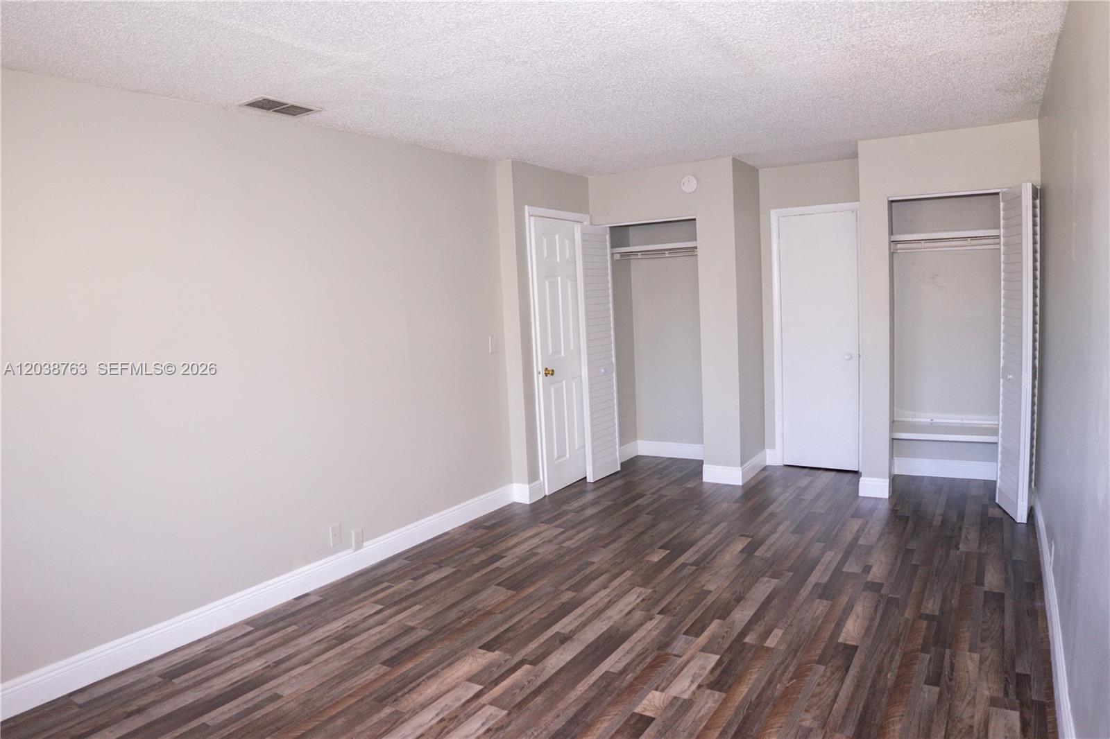 4240 Woodside Drive 4 Property Photo 7