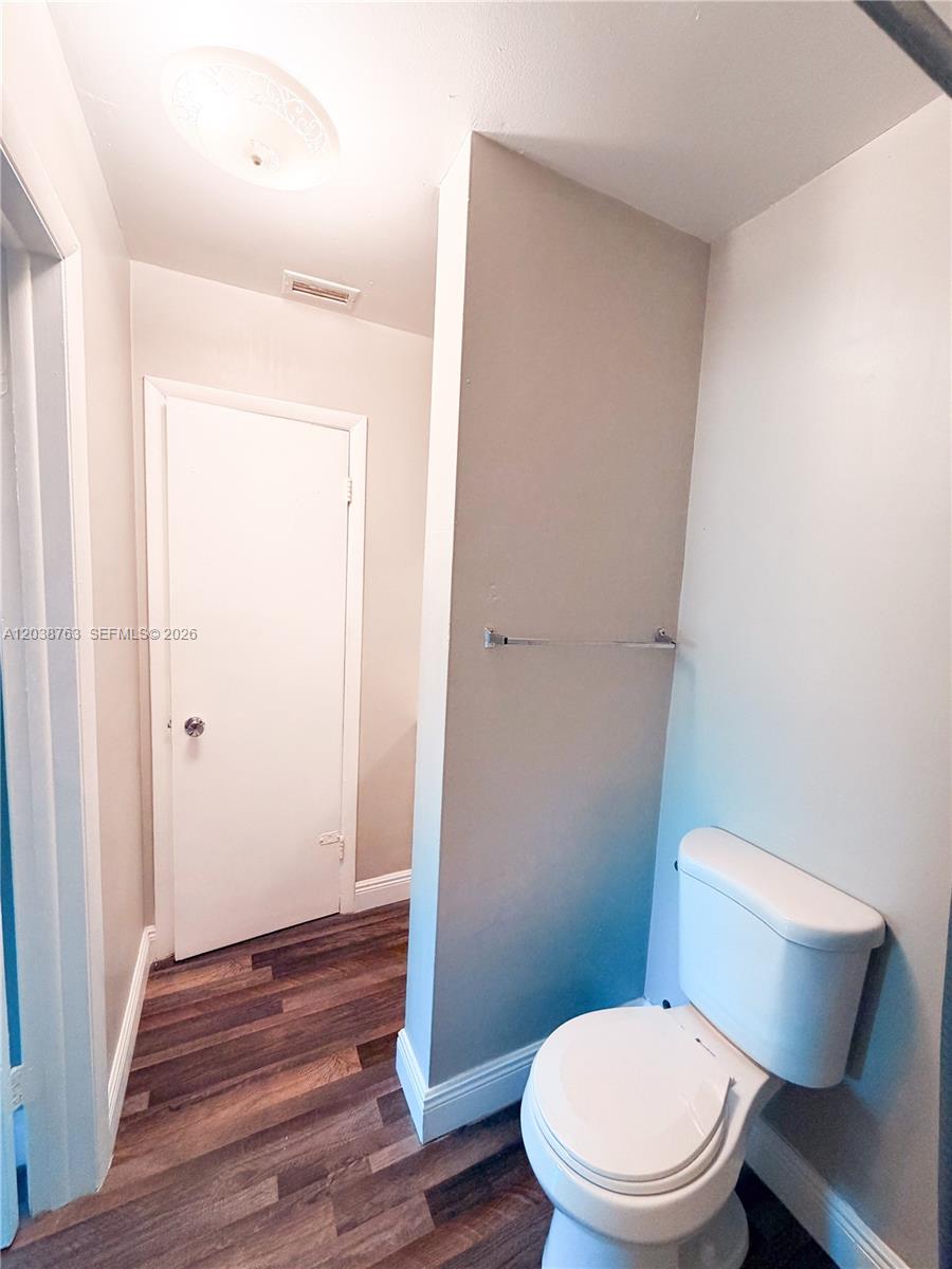 4240 Woodside Drive 4 Property Photo 14