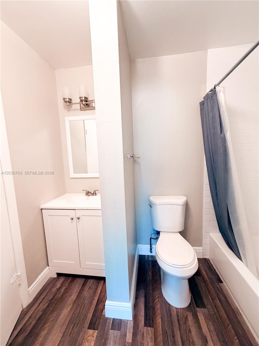 4240 Woodside Drive 4 Property Photo 15