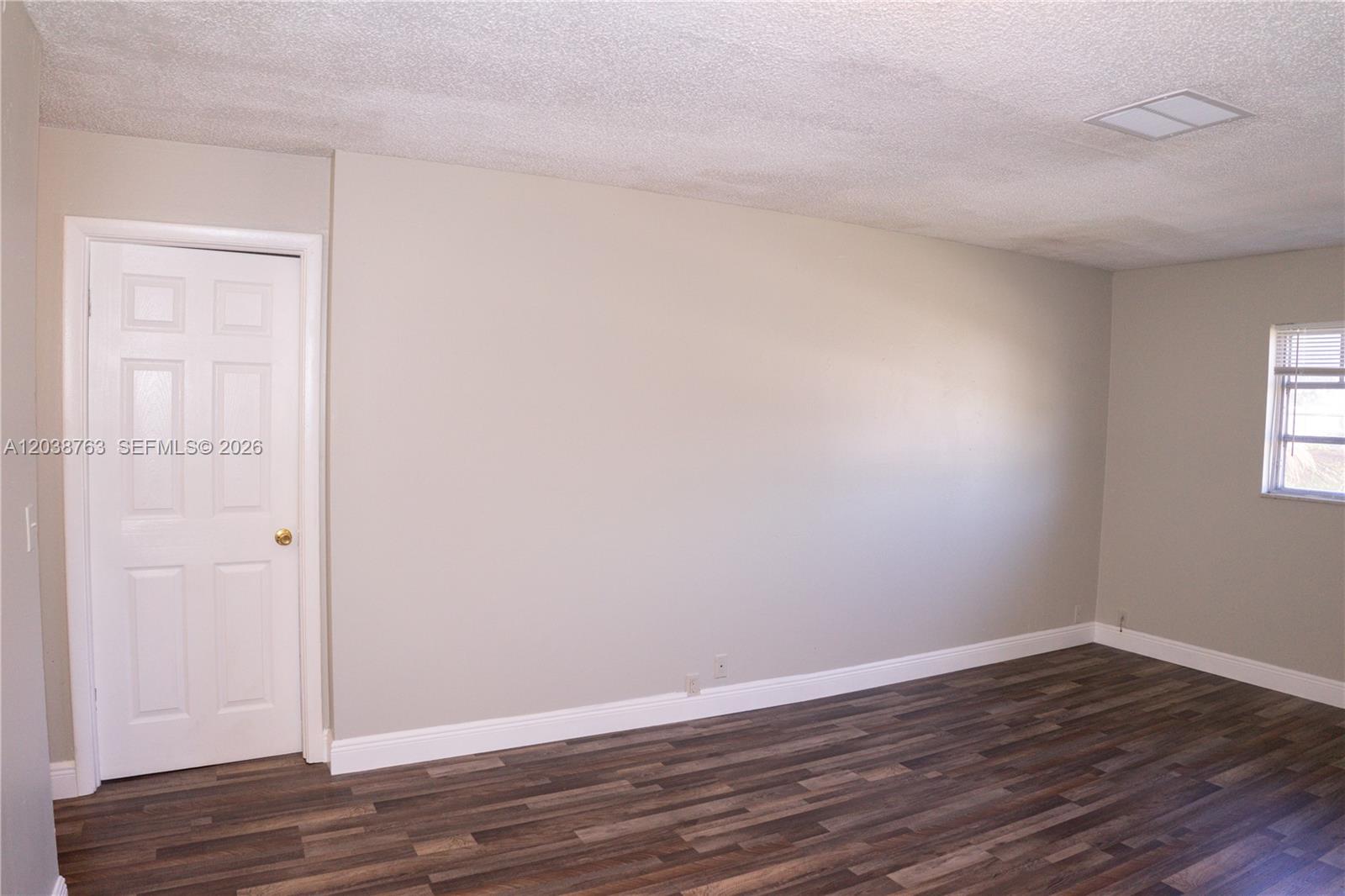 4240 Woodside Drive 4 Property Photo 18