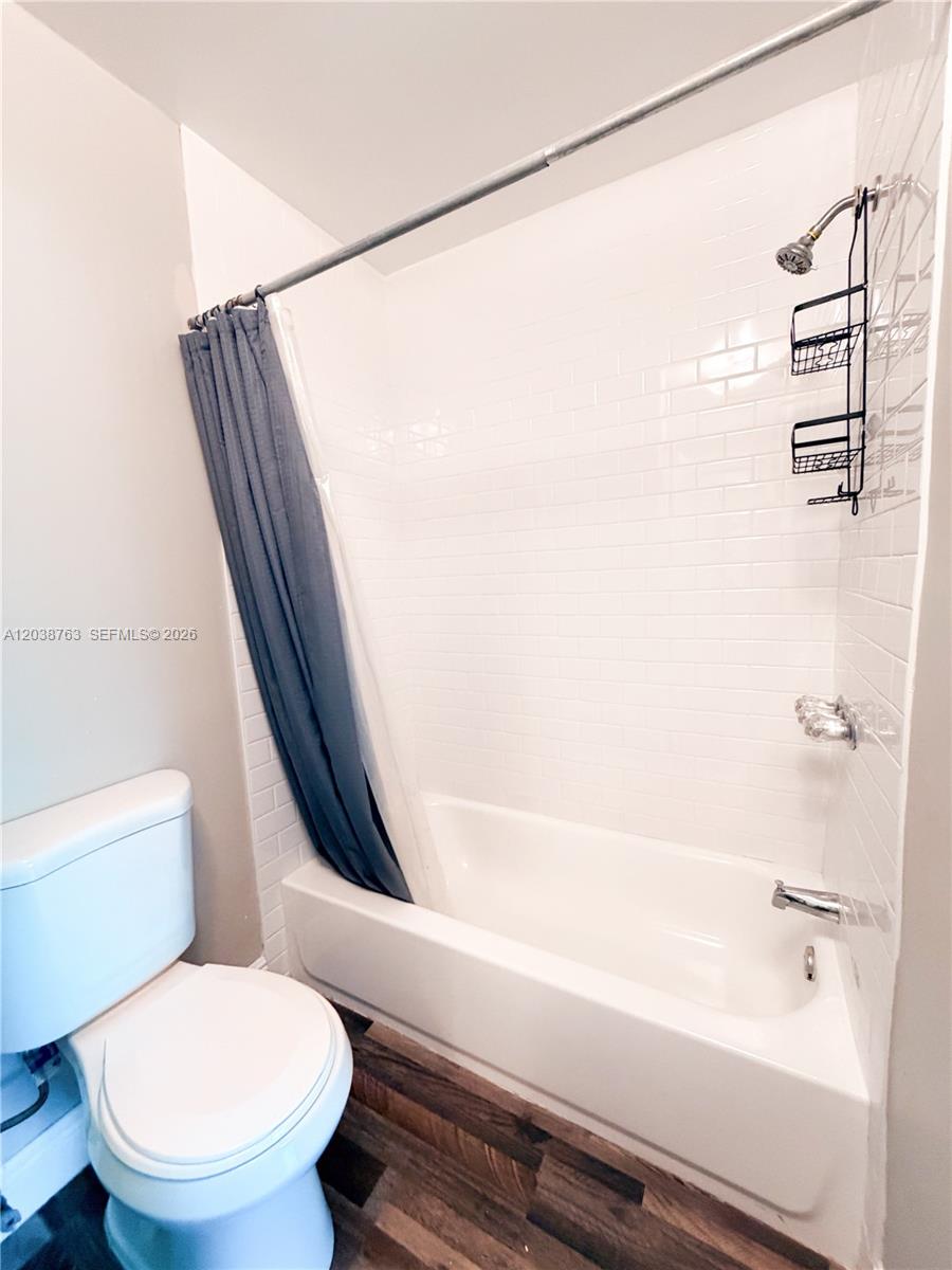 4240 Woodside Drive 4 Property Photo 19