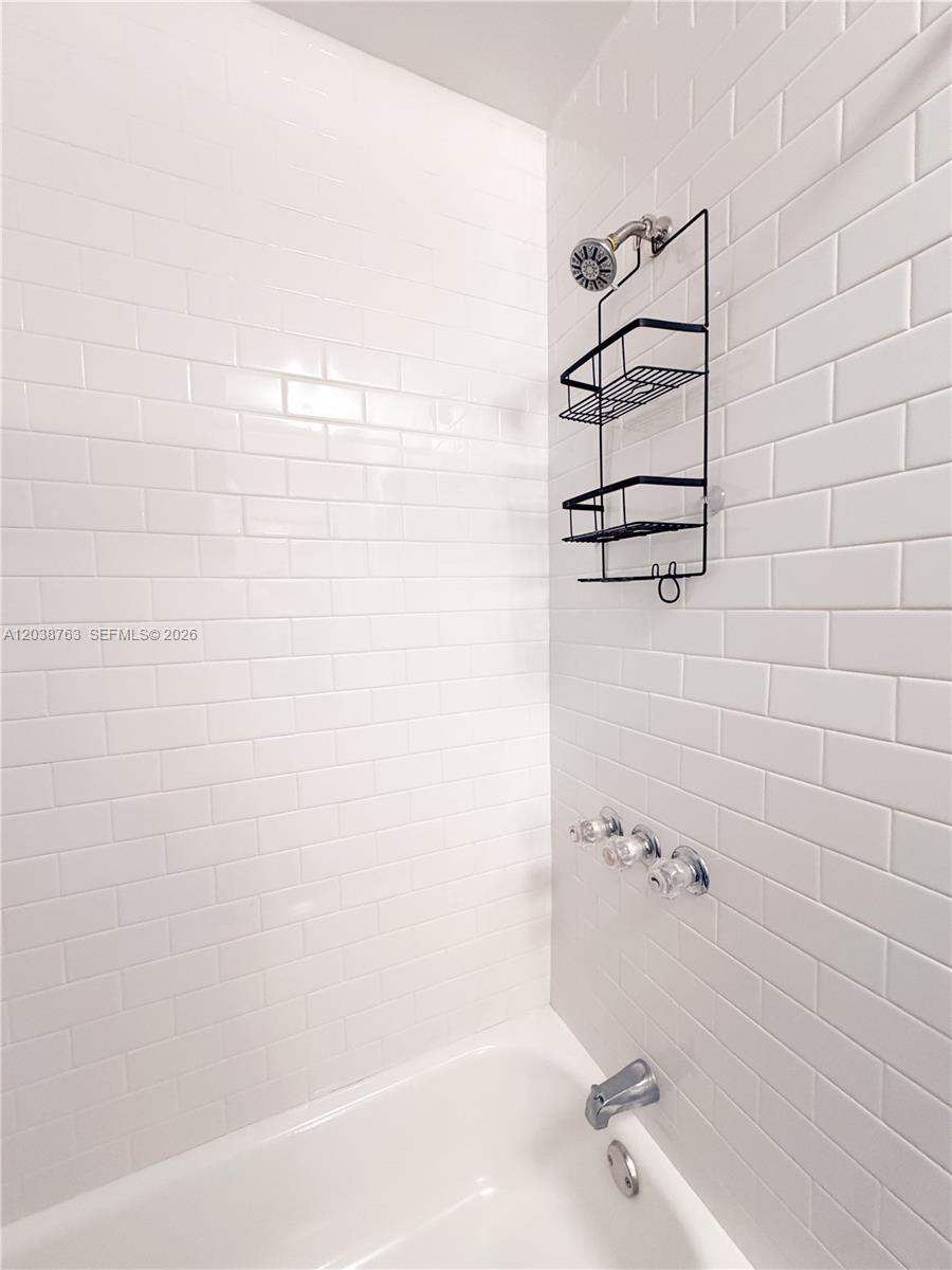 4240 Woodside Drive 4 Property Photo 20
