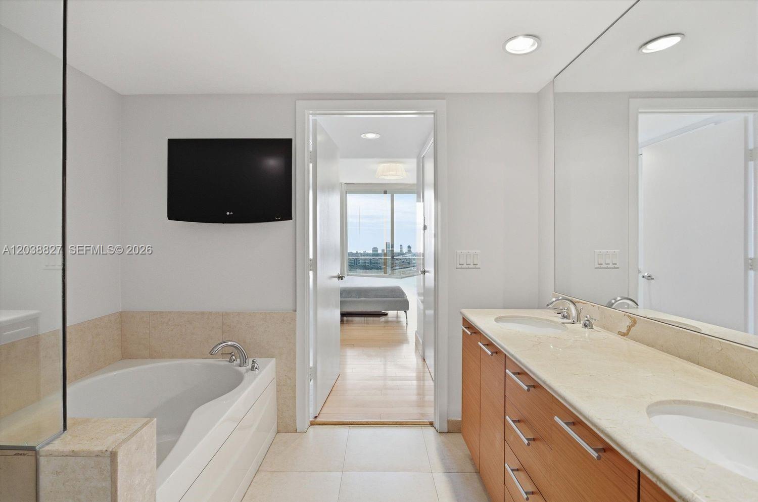 50 Biscayne Boulevard 2510 Property Photo 17