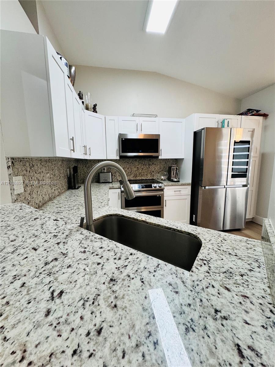1480 Sweetbay Way Property Photo 6