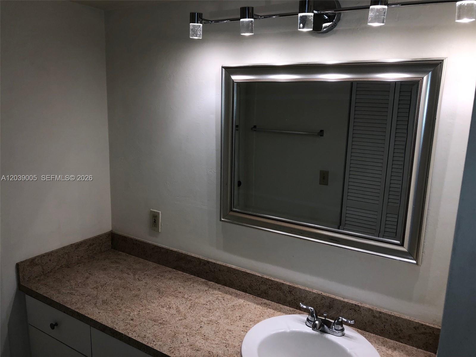 10808 N Kendall Drive Q-4 Property Photo 14