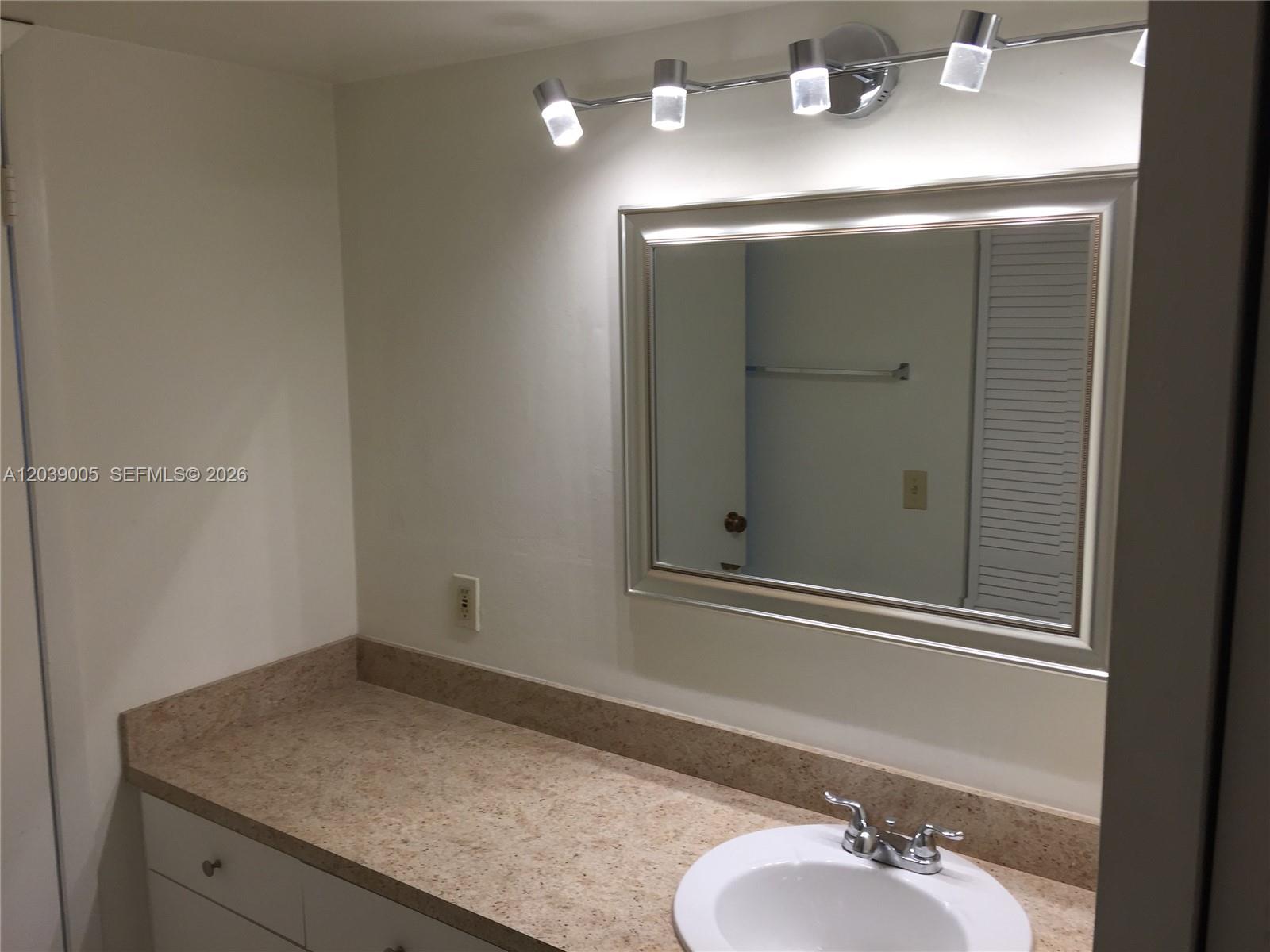 10808 N Kendall Drive Q-4 Property Photo 20