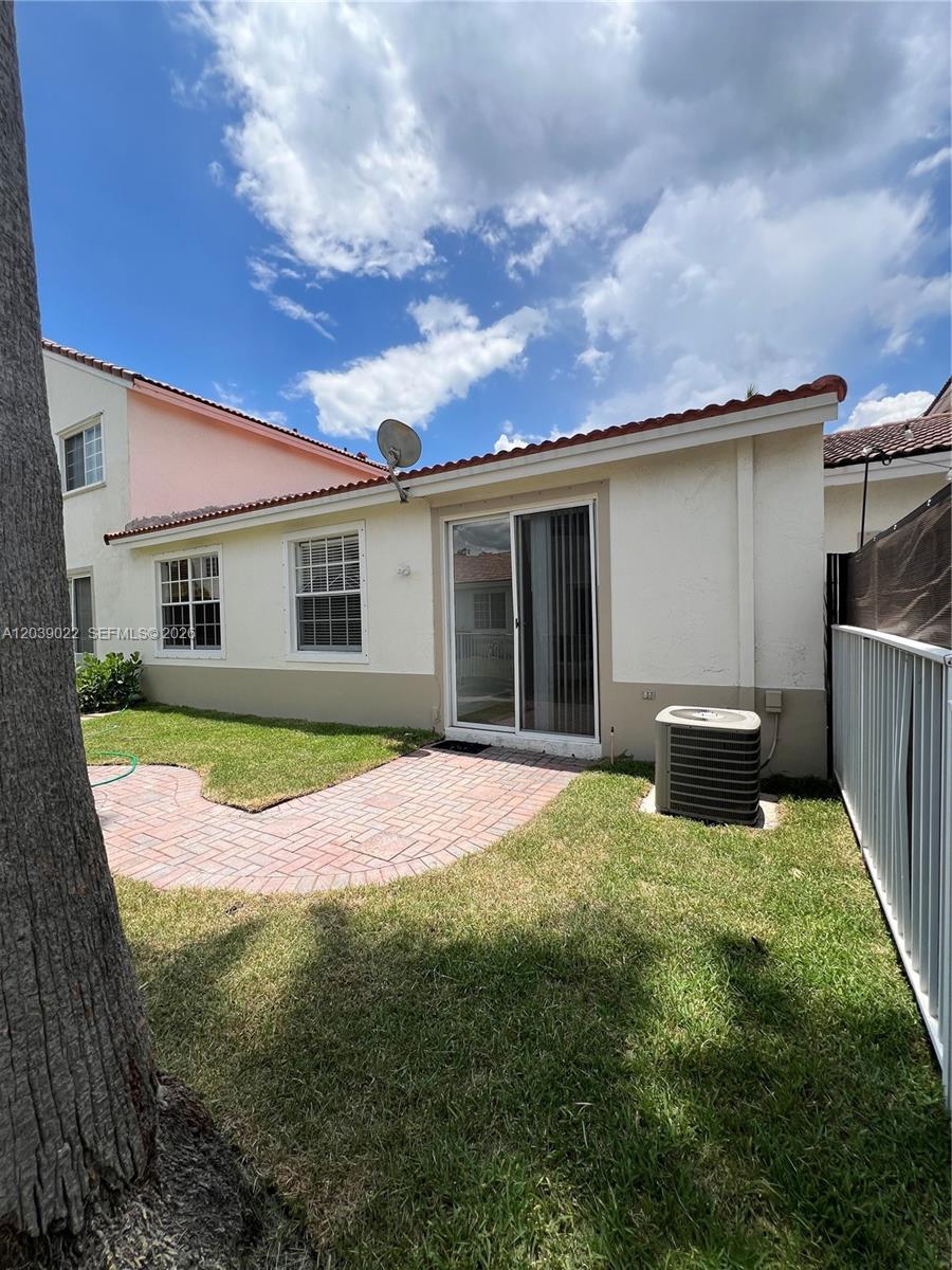 18739 Sw 28th Street Property Photo 12