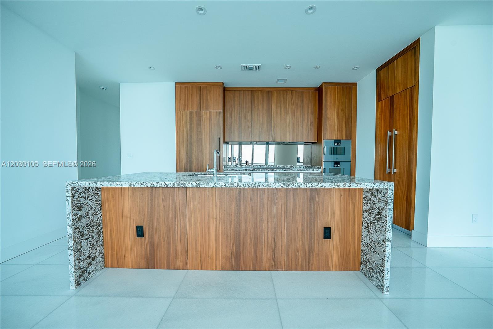 A12039105 Property Photo 16