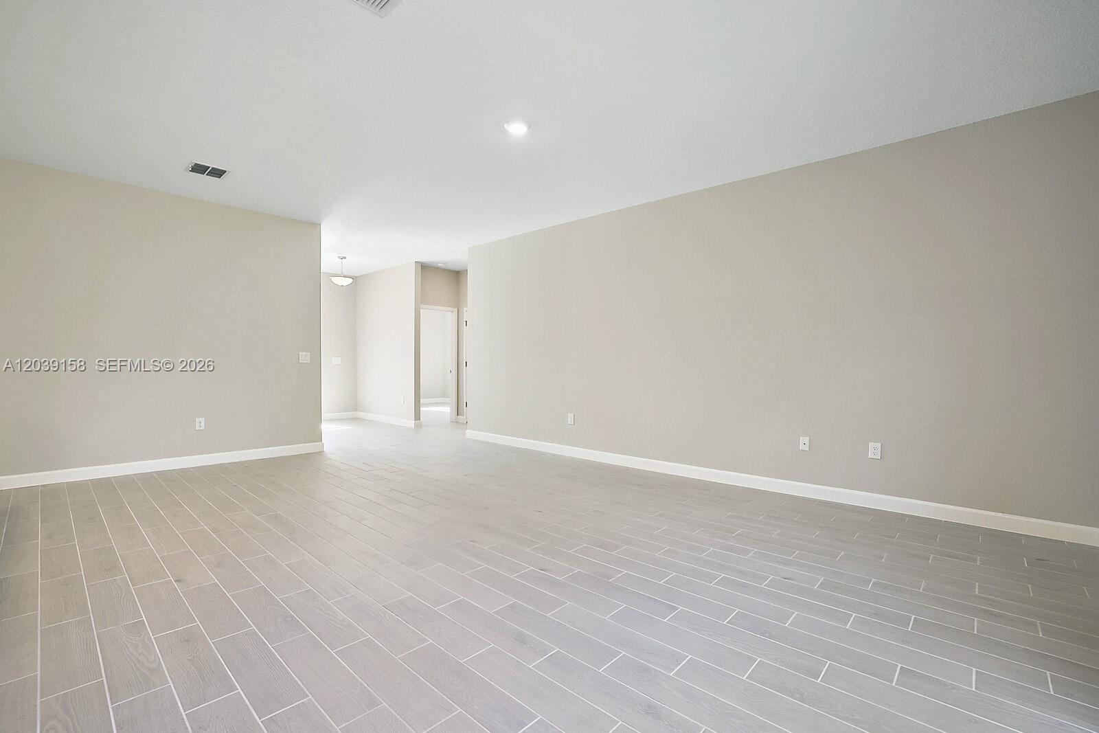 1080 St Johns Street Se Property Photo 6
