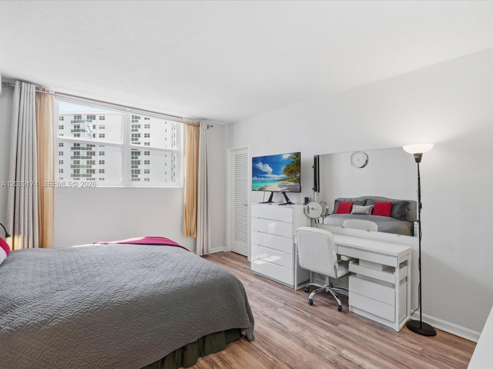 3000 S Ocean Drive 718 Property Photo 8