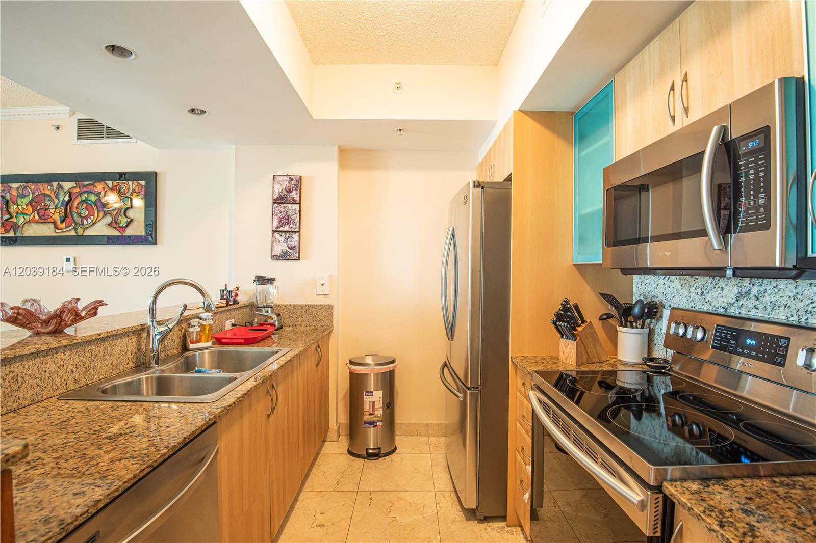 17555 Atlantic Boulevard Uph6 Property Photo 3
