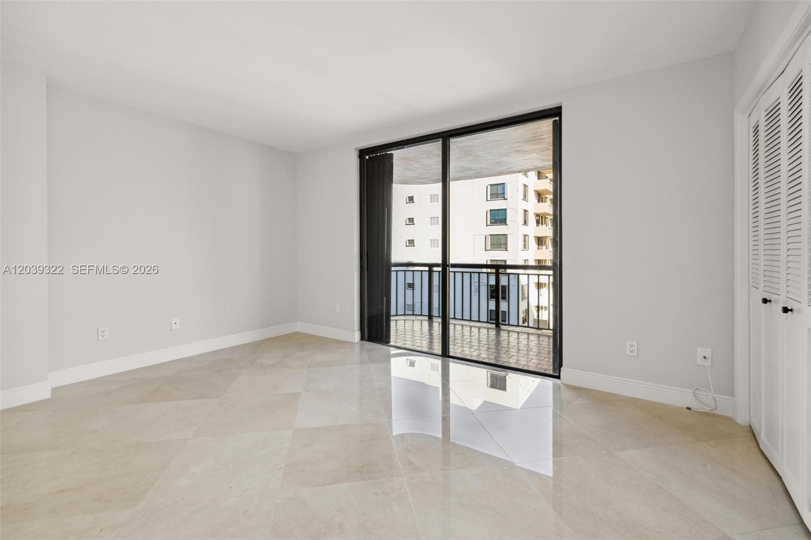 10175 Collins Avenue 907 Property Photo 17