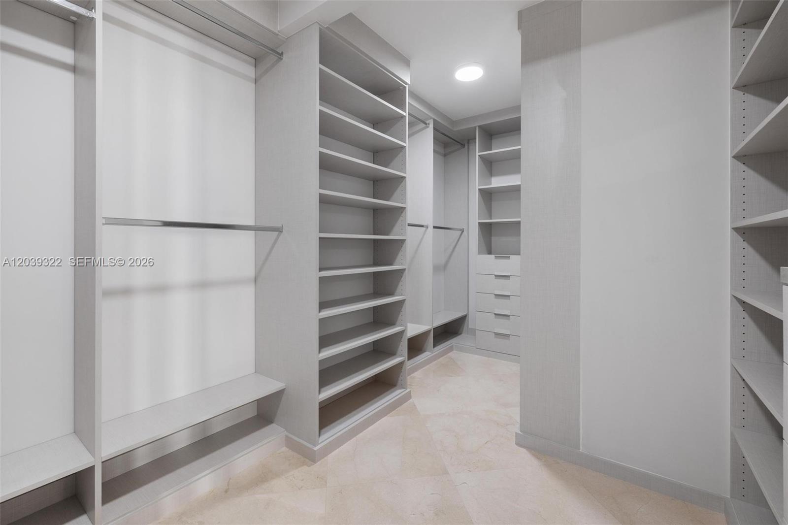 10175 Collins Avenue 907 Property Photo 21