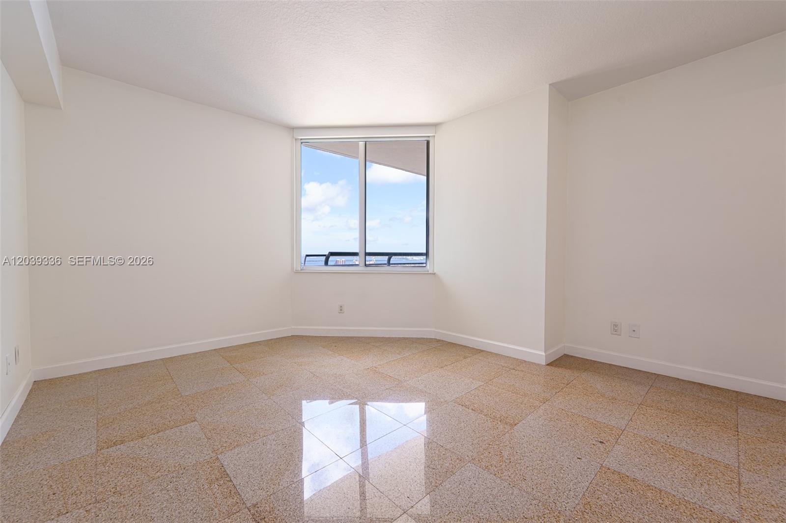 325 S Biscayne Boulevard 4122 Property Photo 13