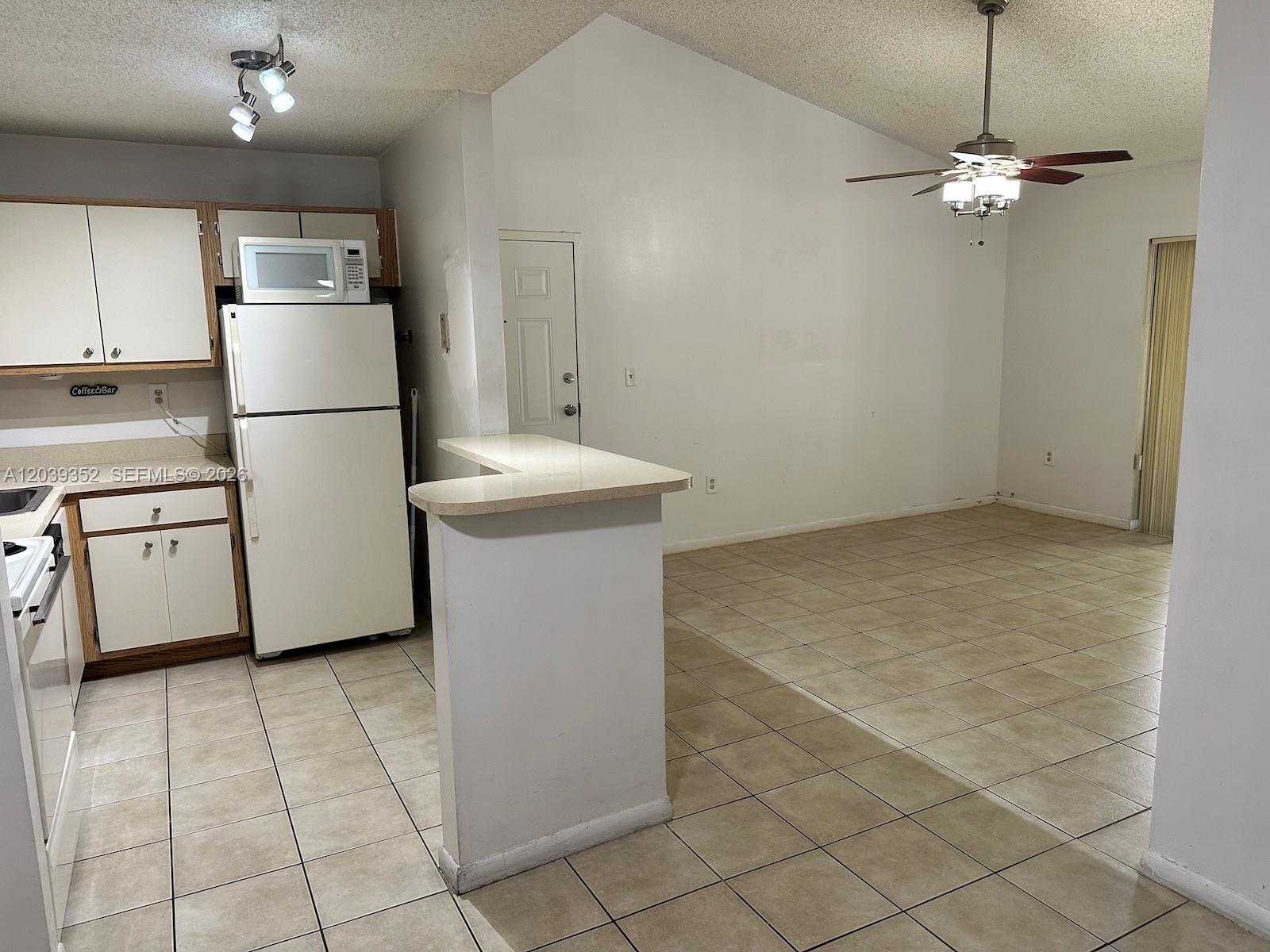 7200 Nw 179th Street 311 Property Photo 4