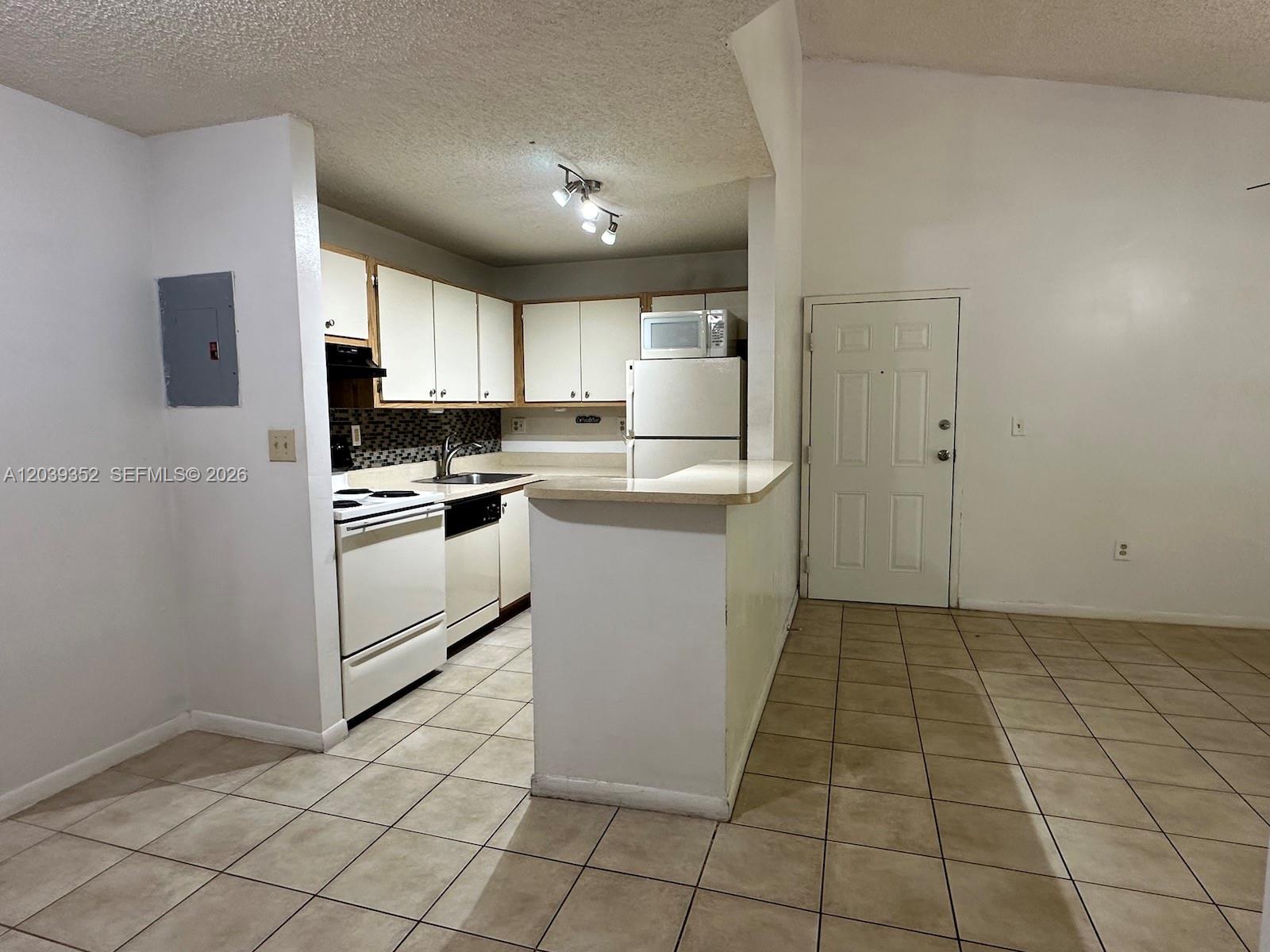 7200 Nw 179th Street 311 Property Photo 8