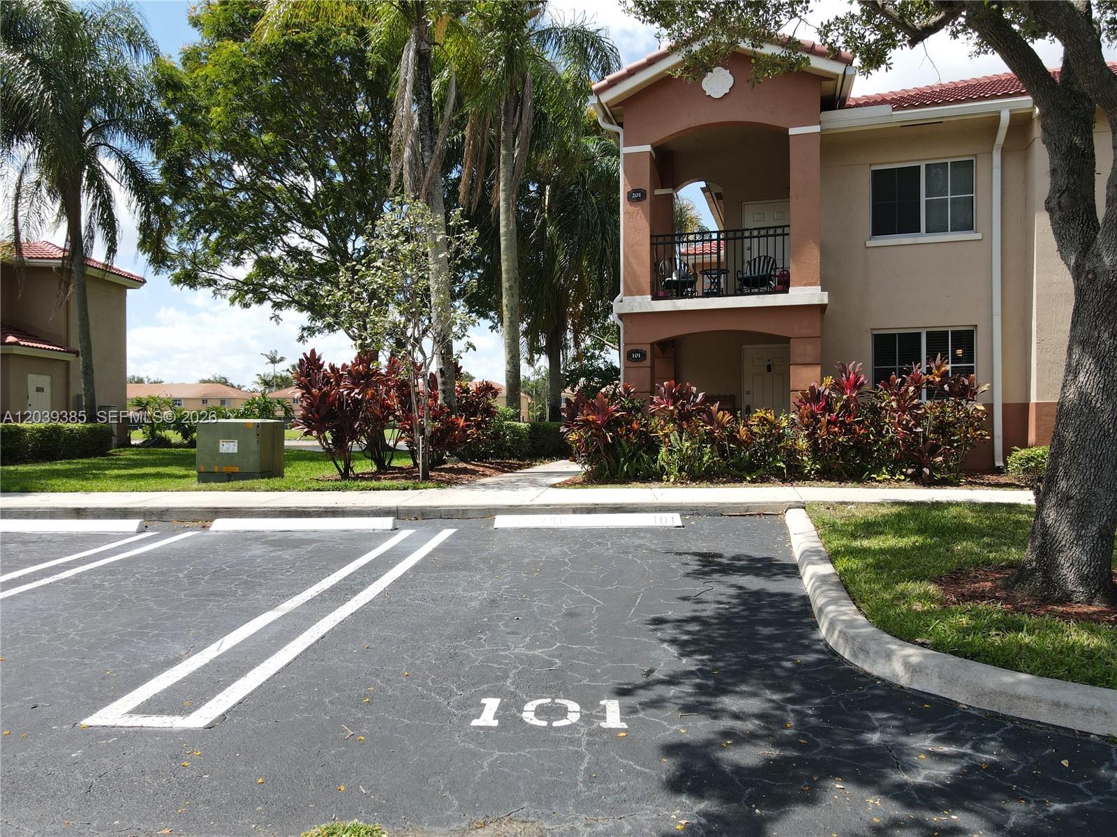 3486 Briar Bay Boulevard 101 Property Photo 3