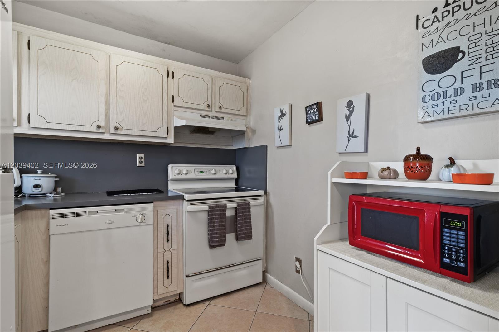 9281 Sunrise Lakes Boulevard 308 Property Photo 7