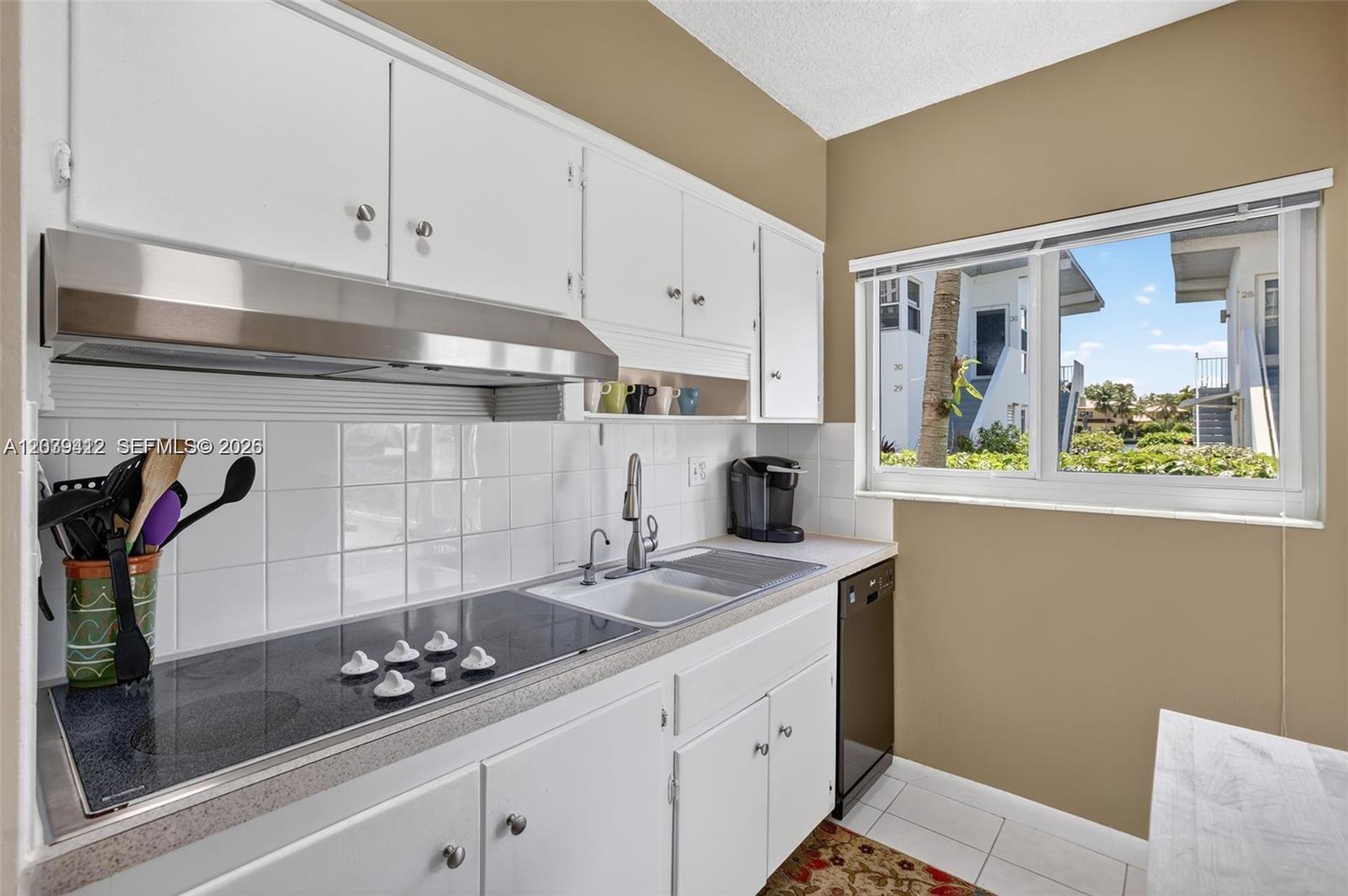 425 Bayshore Drive D-3 Property Photo 7